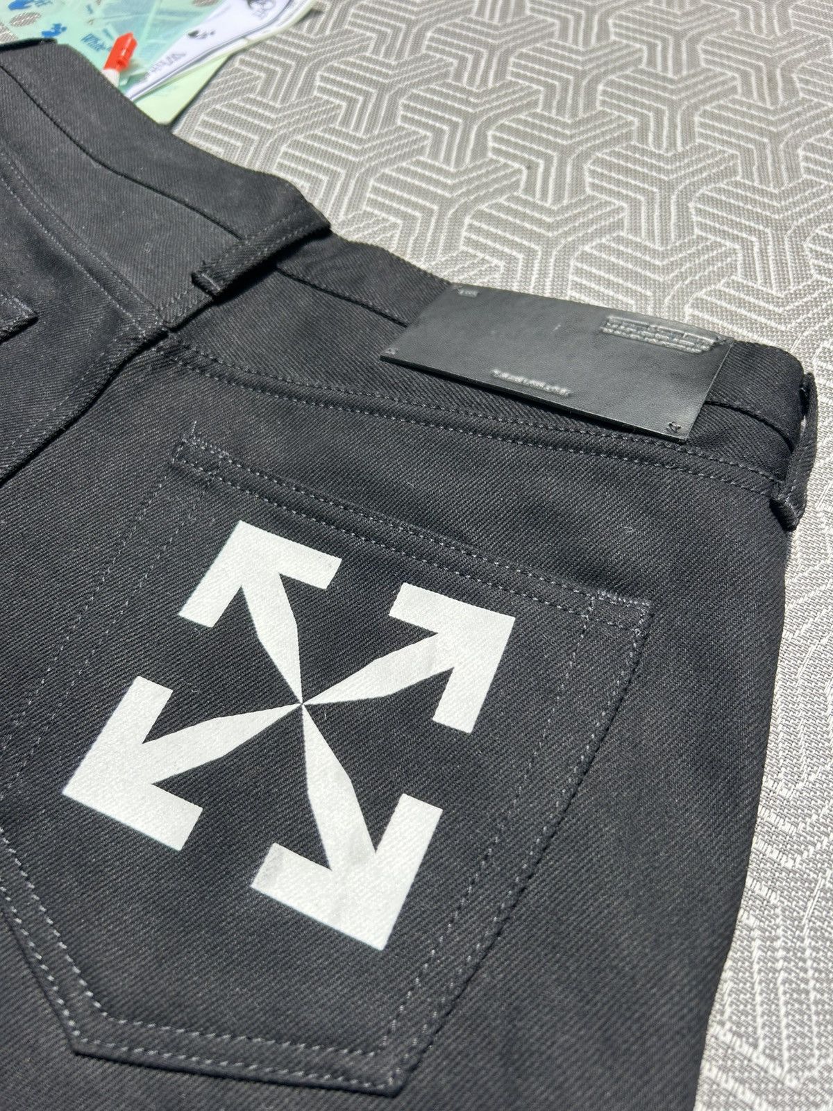 Off-White Off-White Black Denim Shorts/Jorts Size US 30 / EU 46 - 2 Thumbnail