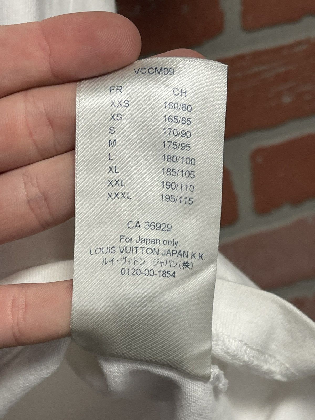 Louis Vuitton Size L - Louis Vuitton White Pendant Drip Logo Embroidered Size US L / EU 52-54 / 3 - 12 Thumbnail