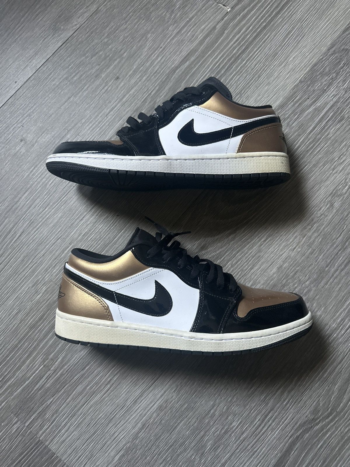 Jordan Brand Jordan 1 Low “Gold Toe” Size US 10.5 / EU 43-44 - 2 Thumbnail