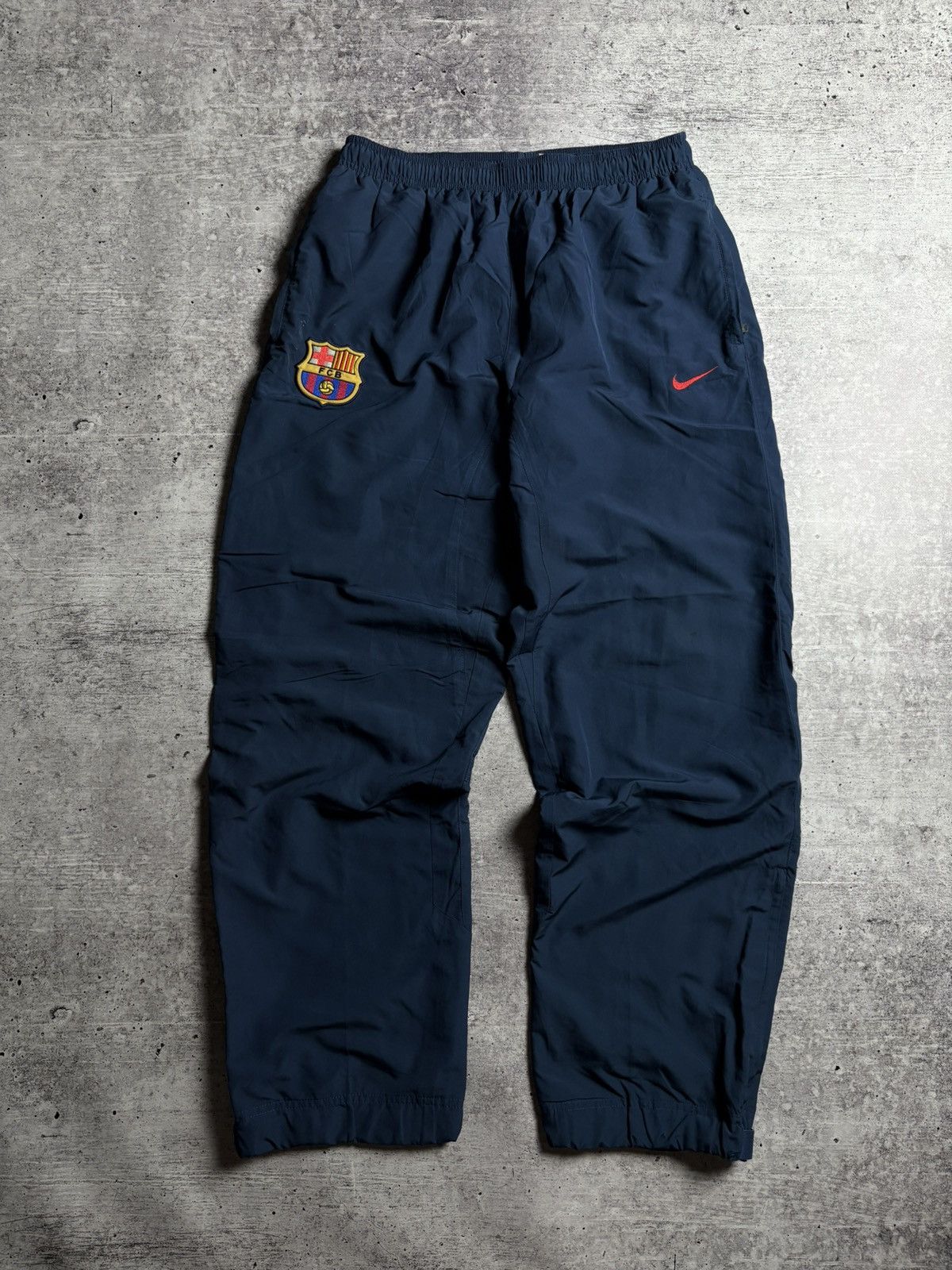 Nike Vintage Nike Barcelona Nylon Sweatpants Size US 34 / EU 50 - 1 Thumbnail