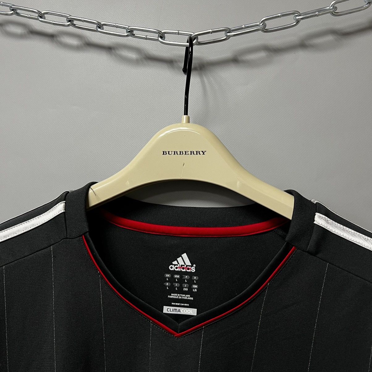 Adidas Vintage Adidas Liverpool #9 Jersey T Shirt Y2K Size US L / EU 52-54 / 3 - 3 Thumbnail