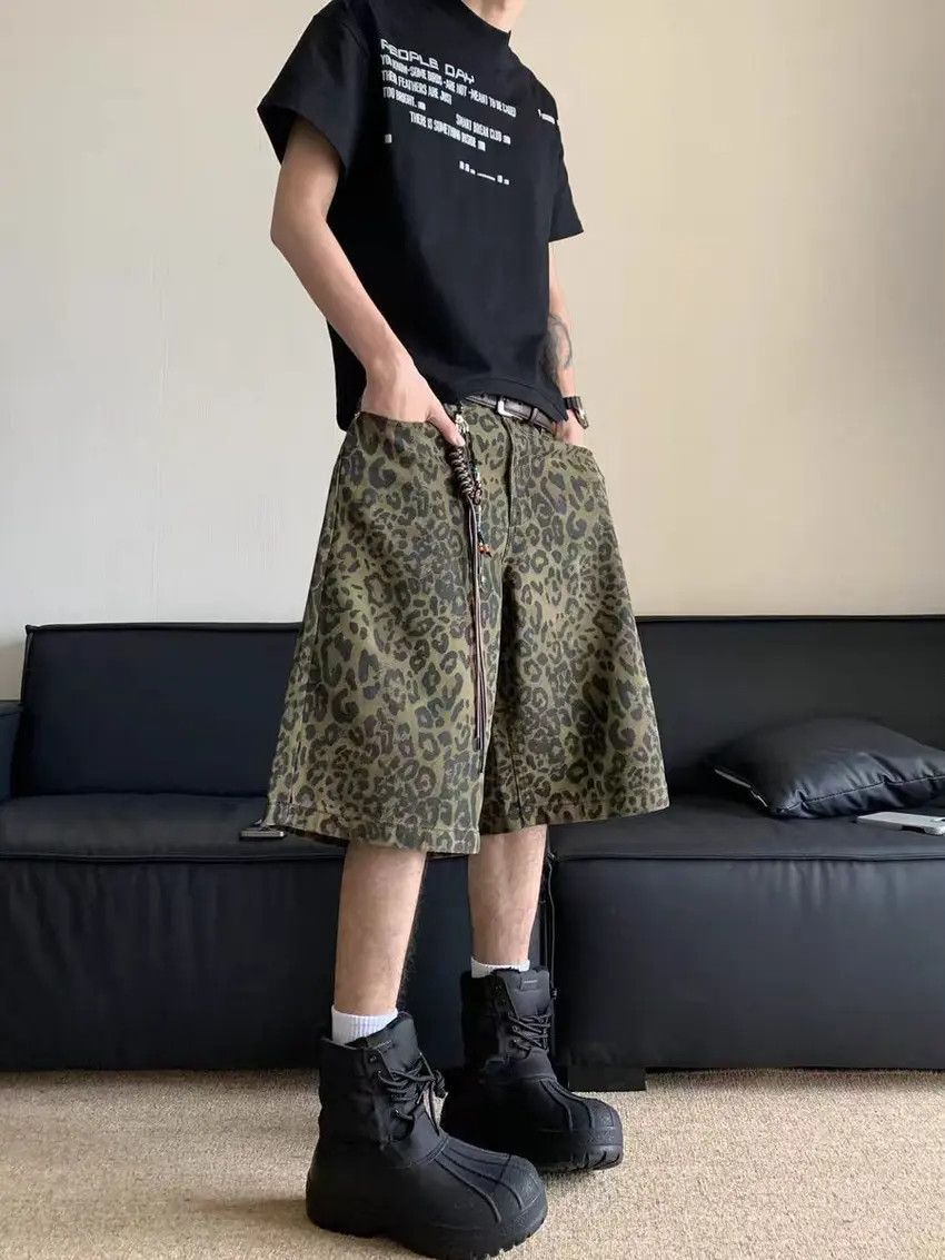 Designer × Japanese Brand Hipster Leopard Print Casual Shorts Size US 34 / EU 50 - 1 Thumbnail