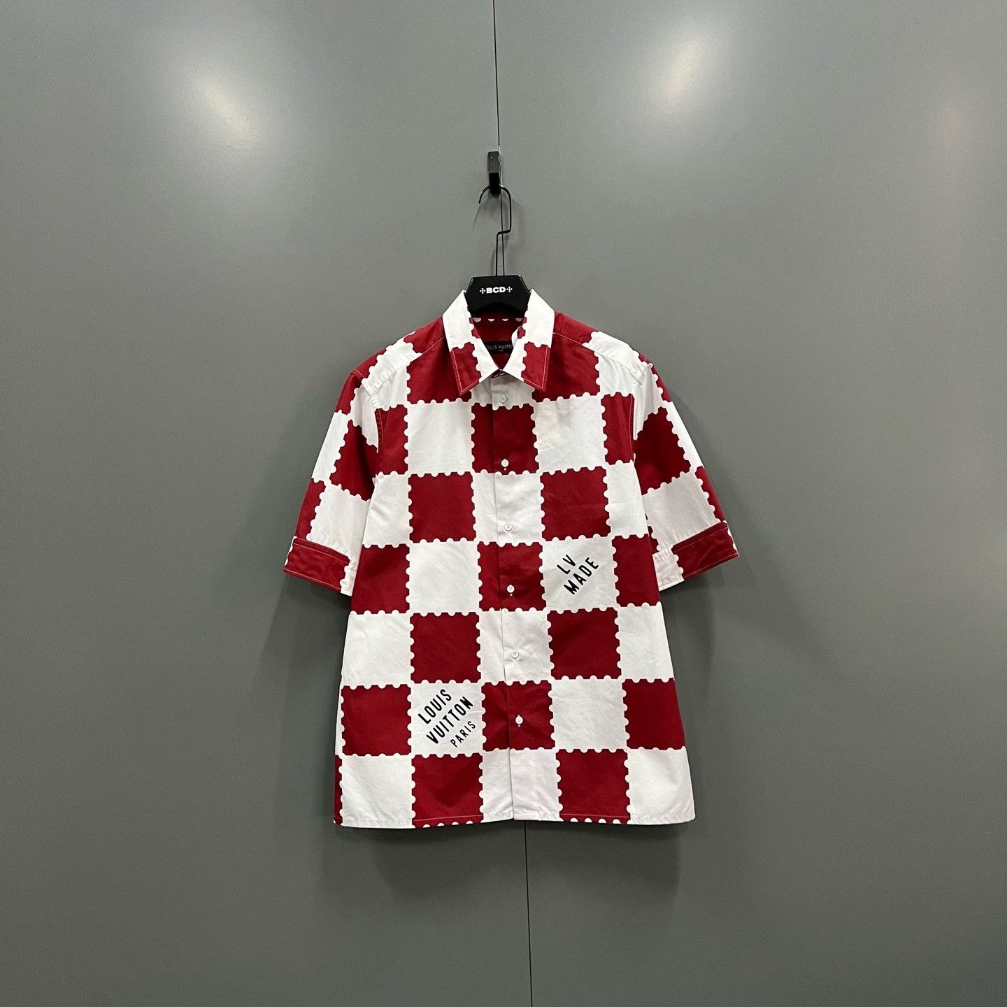 Louis Vuitton Louis Vuitton Collab Red Shirt l Men Size US L / EU 52-54 / 3 - 1 Thumbnail
