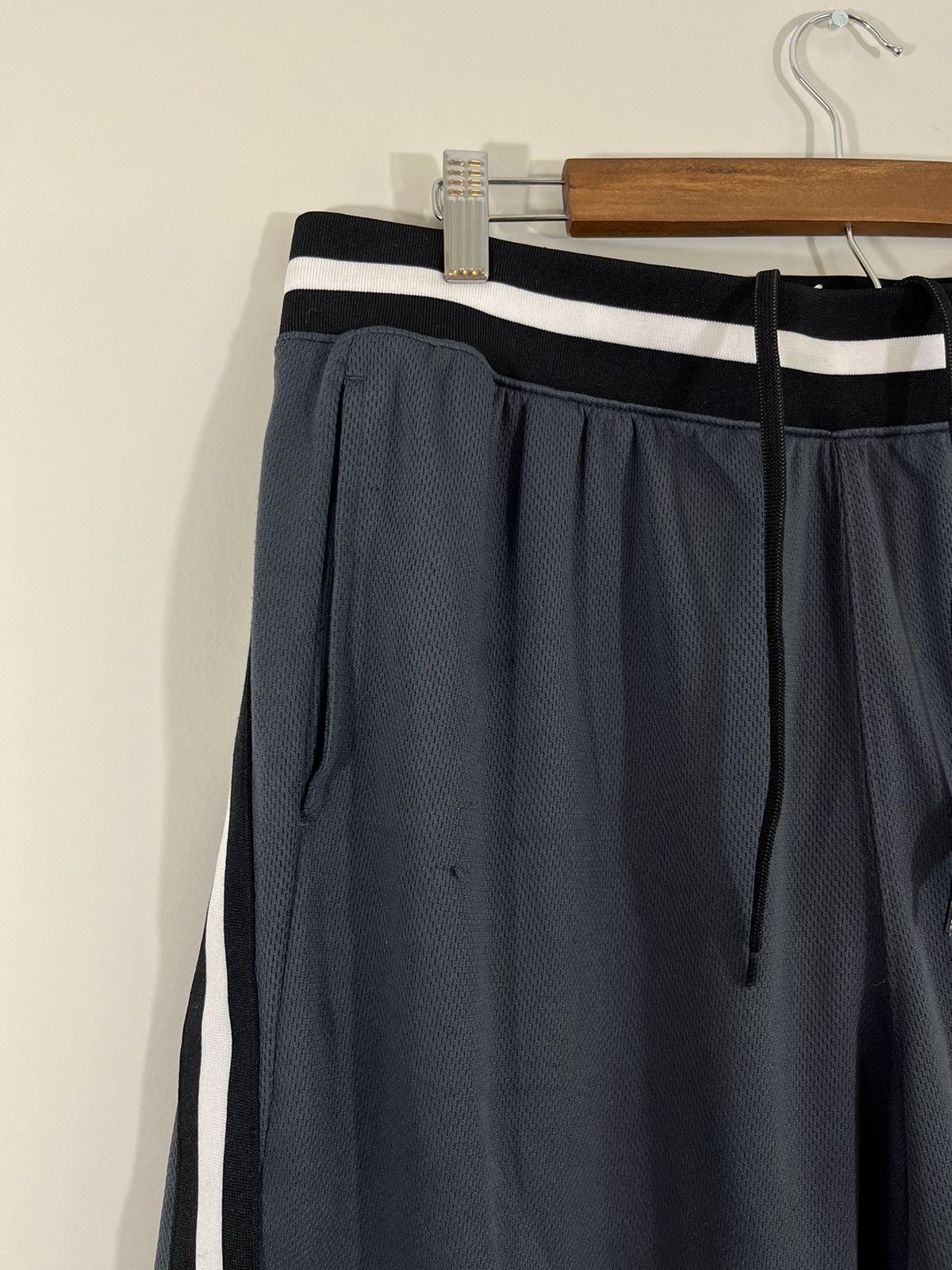 Vintage Vintage AND1 Distressed Y2K Basketball Shorts Size XL Size US 36 / EU 52 - 8 Thumbnail