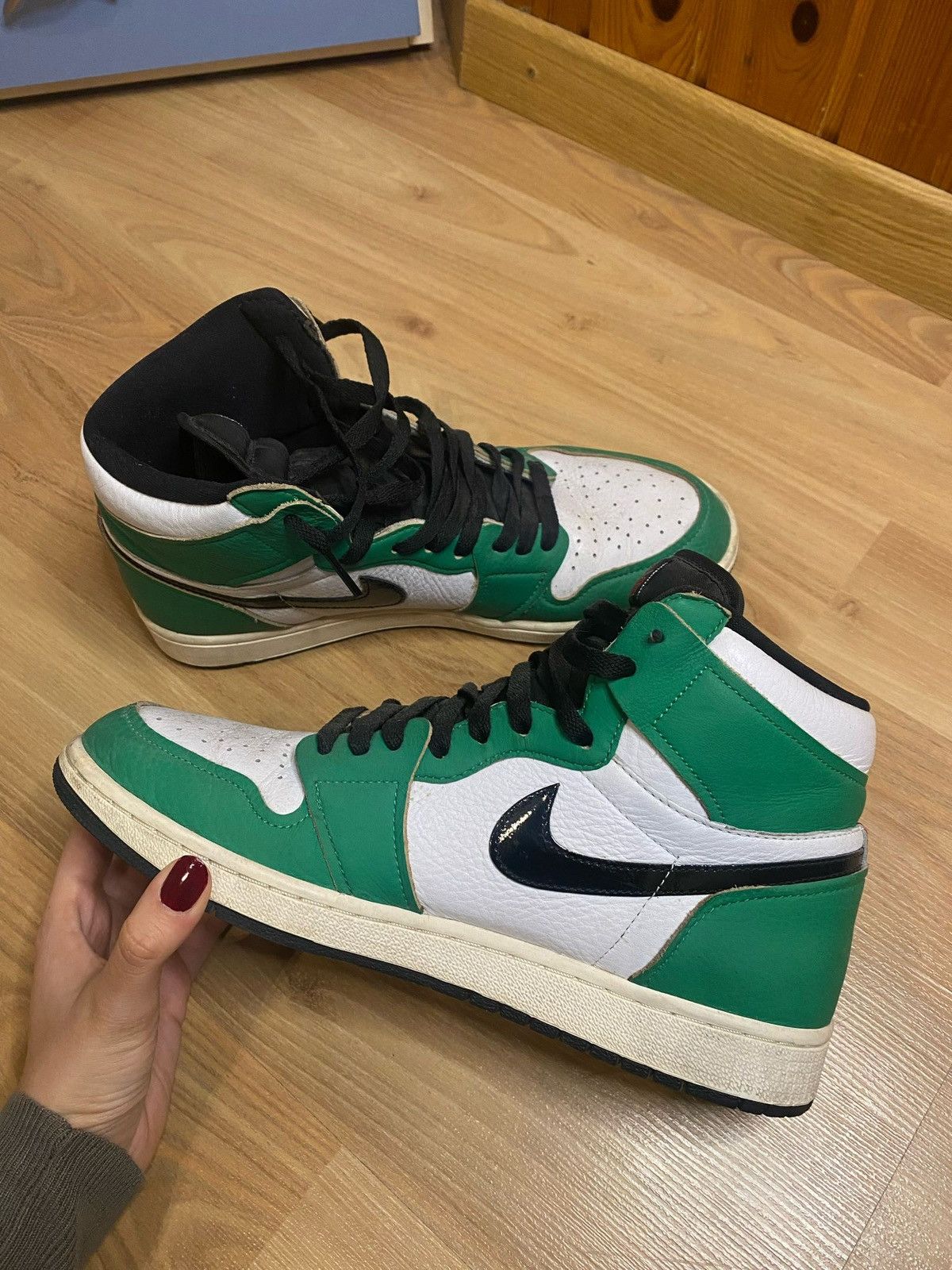Nike Nike Air Jordan 1 High Lucky Green Size (WMN11.5) (MEN10.5) Size US 10.5 / EU 43-44 - 5 Thumbnail