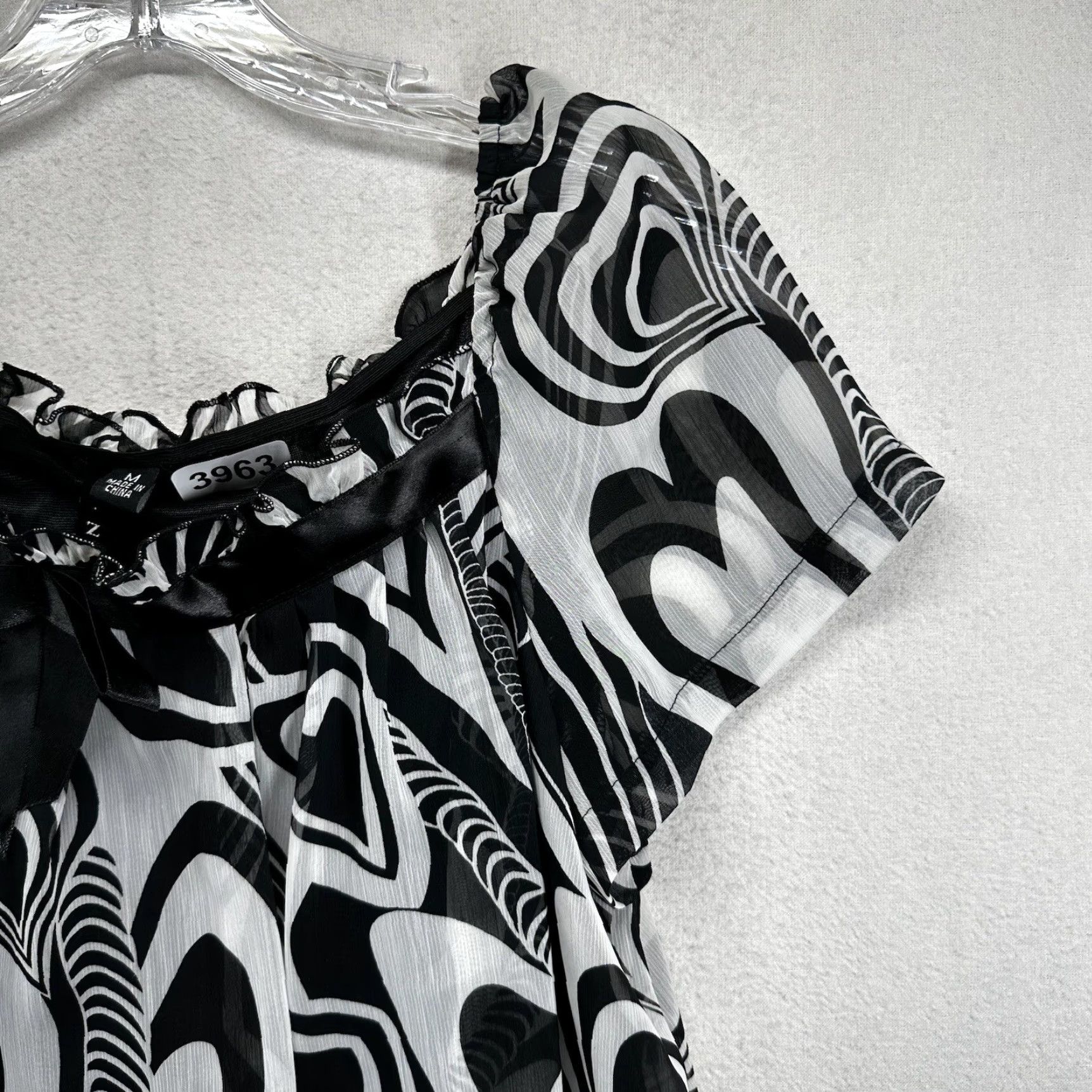 Vintage **Retro 70s Women's Medium Geometric Black & White Bow Top** User: **Retro 70s Women's Medium Geometric Black & White Bow Blouse** Size M / US 6-8 / IT 42-44 - 7 Thumbnail