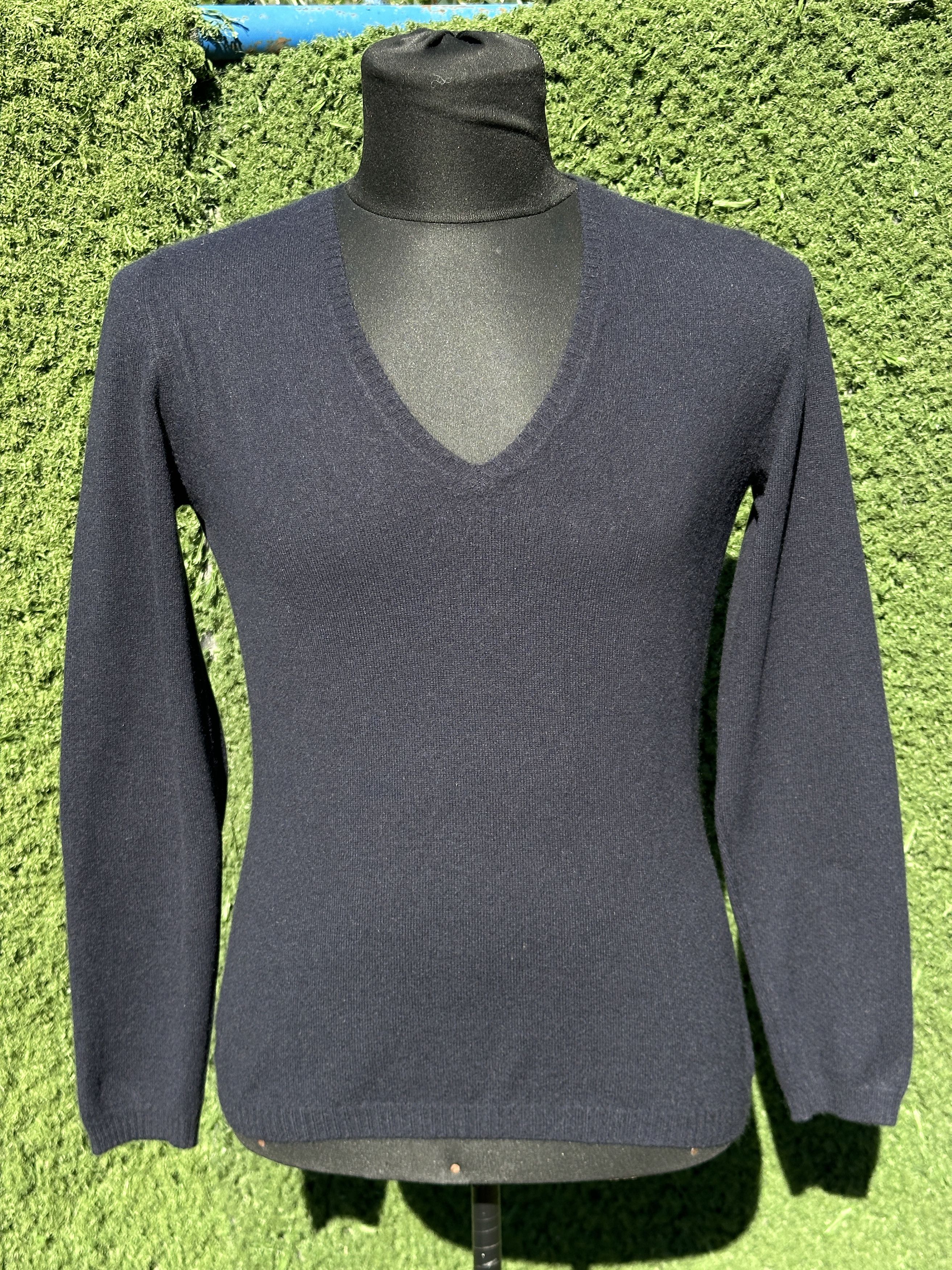 Loro Piana Loro Piana Cashmere V Neck Sweater Elbow Patches Size 46 M Size L / US 10 / IT 46 - 4 Thumbnail