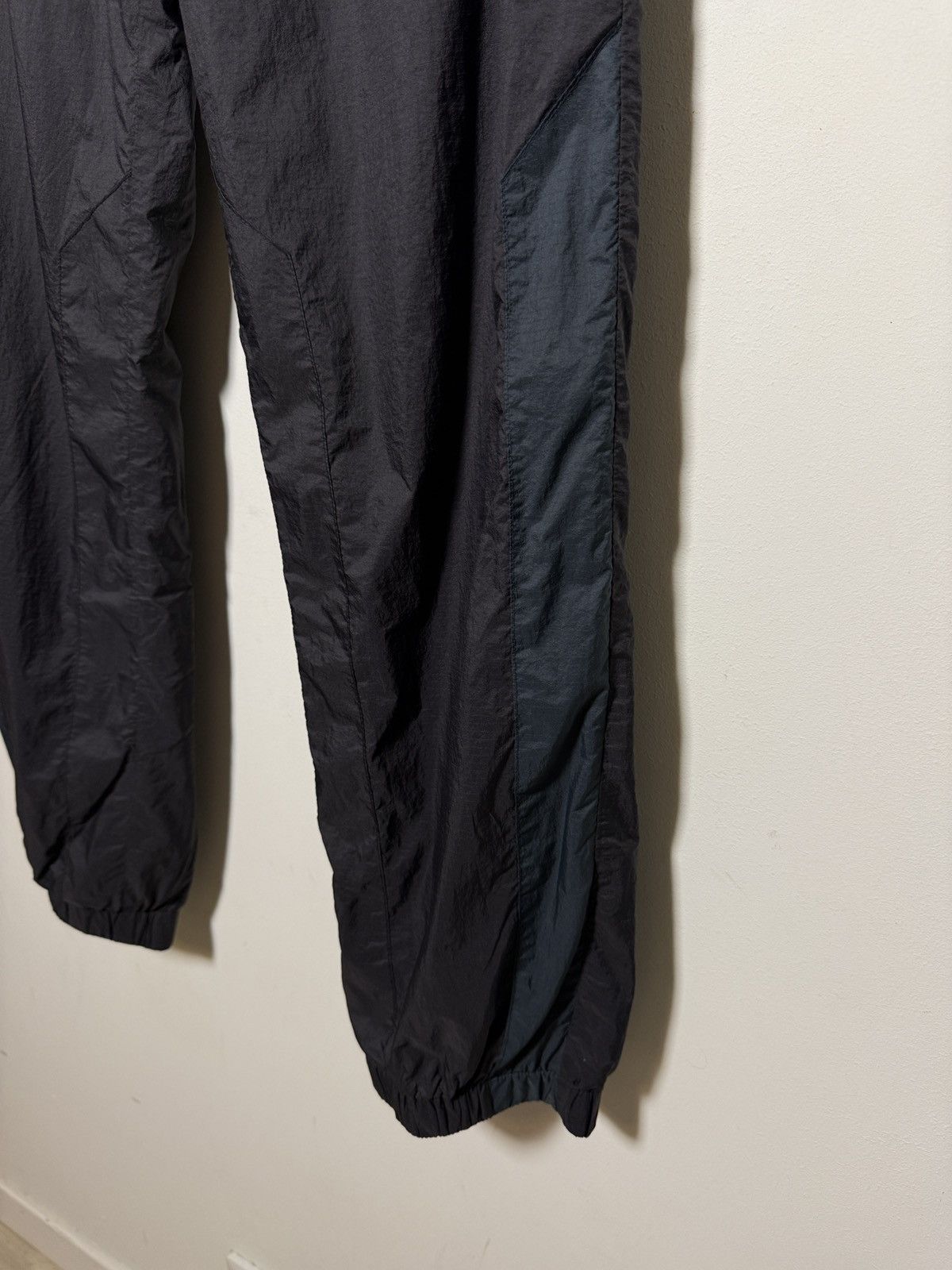 Acne Studios Acne Studios tech pants in ultra-lightweight ripstop nylon Size US 32 / EU 48 - 4 Thumbnail