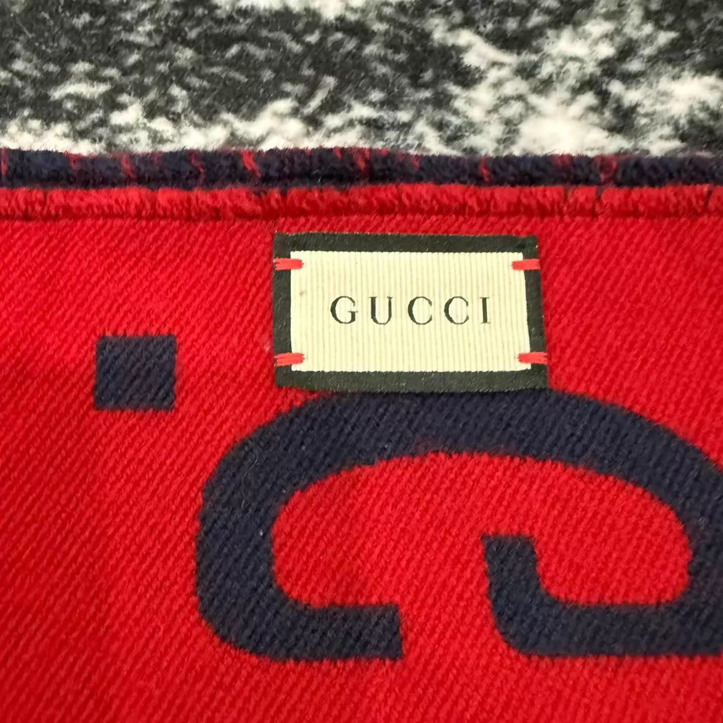 Gucci Gucci GG Red Wool Shawl Scarf Like New Size ONE SIZE - 3 Thumbnail