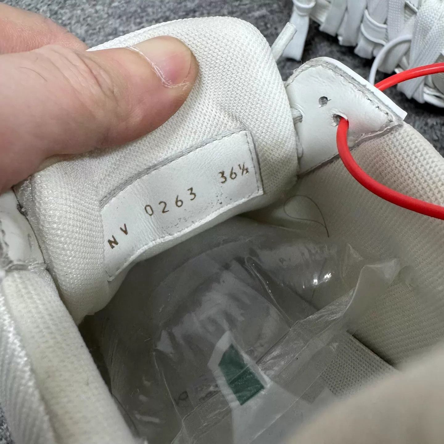Louis Vuitton LV white Trainer 36.5 97 new Size US 6 / IT 36 - 7 Thumbnail