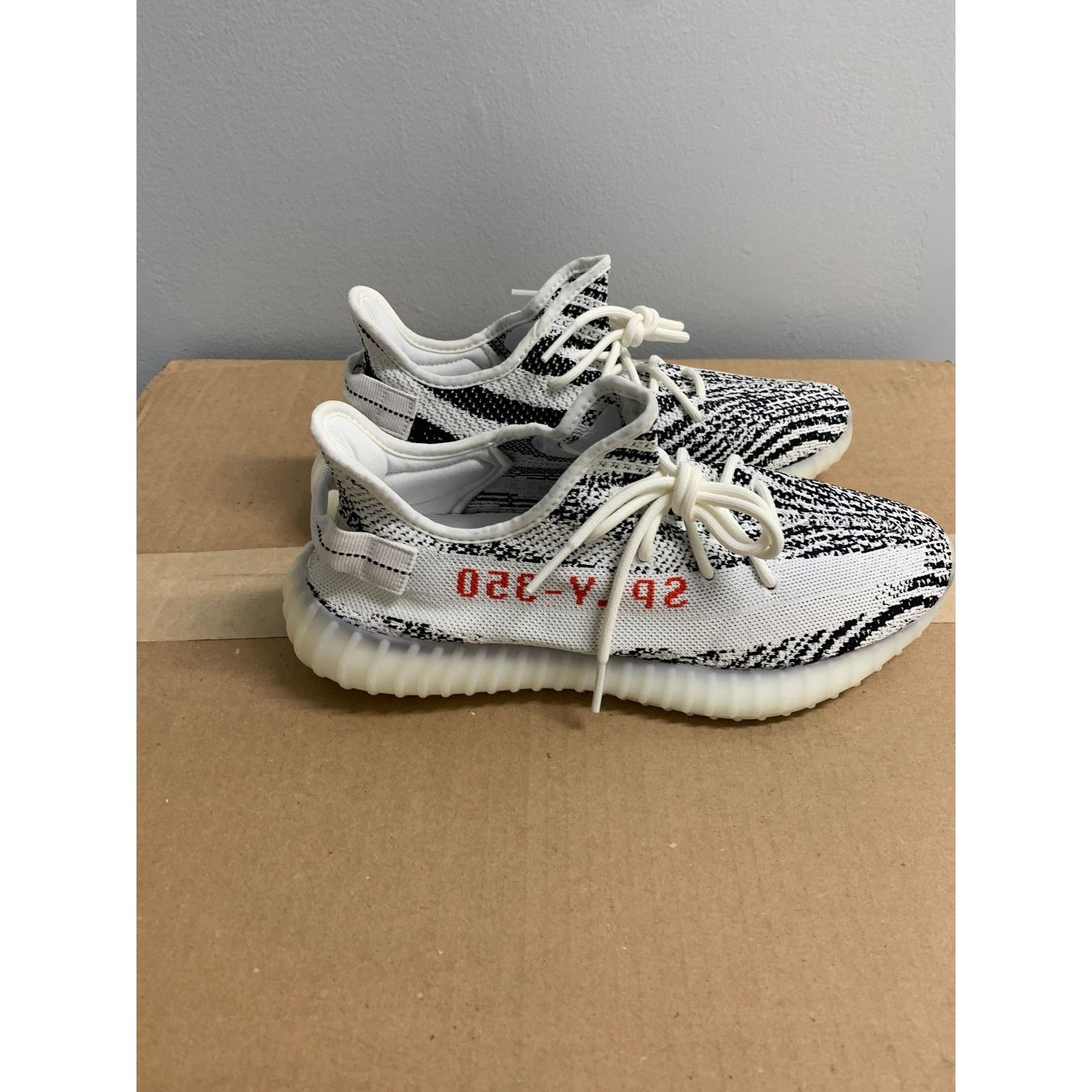 Adidas Adidas Yeezy 350 V2 Zebra 11.5 Brand New No Box Size US 11.5 / EU 44-45 - 3 Thumbnail