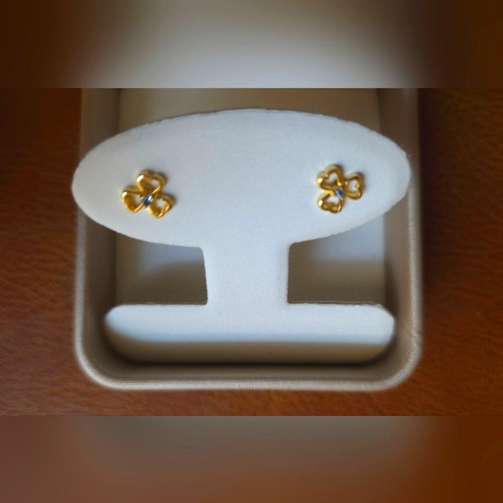 The Unbranded Brand Elegant Gold Clover Stud Earrings Size ONE SIZE - 1 Thumbnail