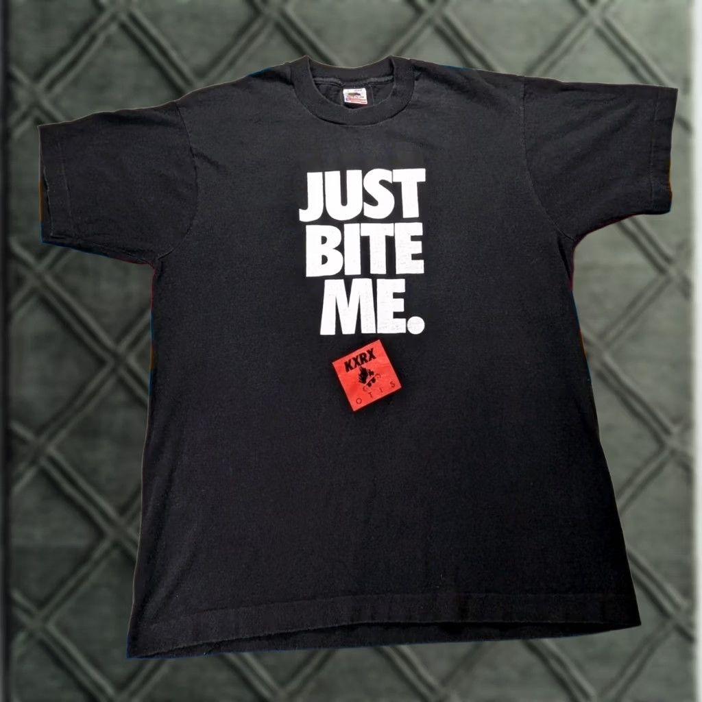 Fruit Of The Loom VINTAGE Nike Just Bite Me Shirt Large Black Made In USA Single Stitch Parody KXRX Otis Size US L / EU 52-54 / 3 - 1 Thumbnail