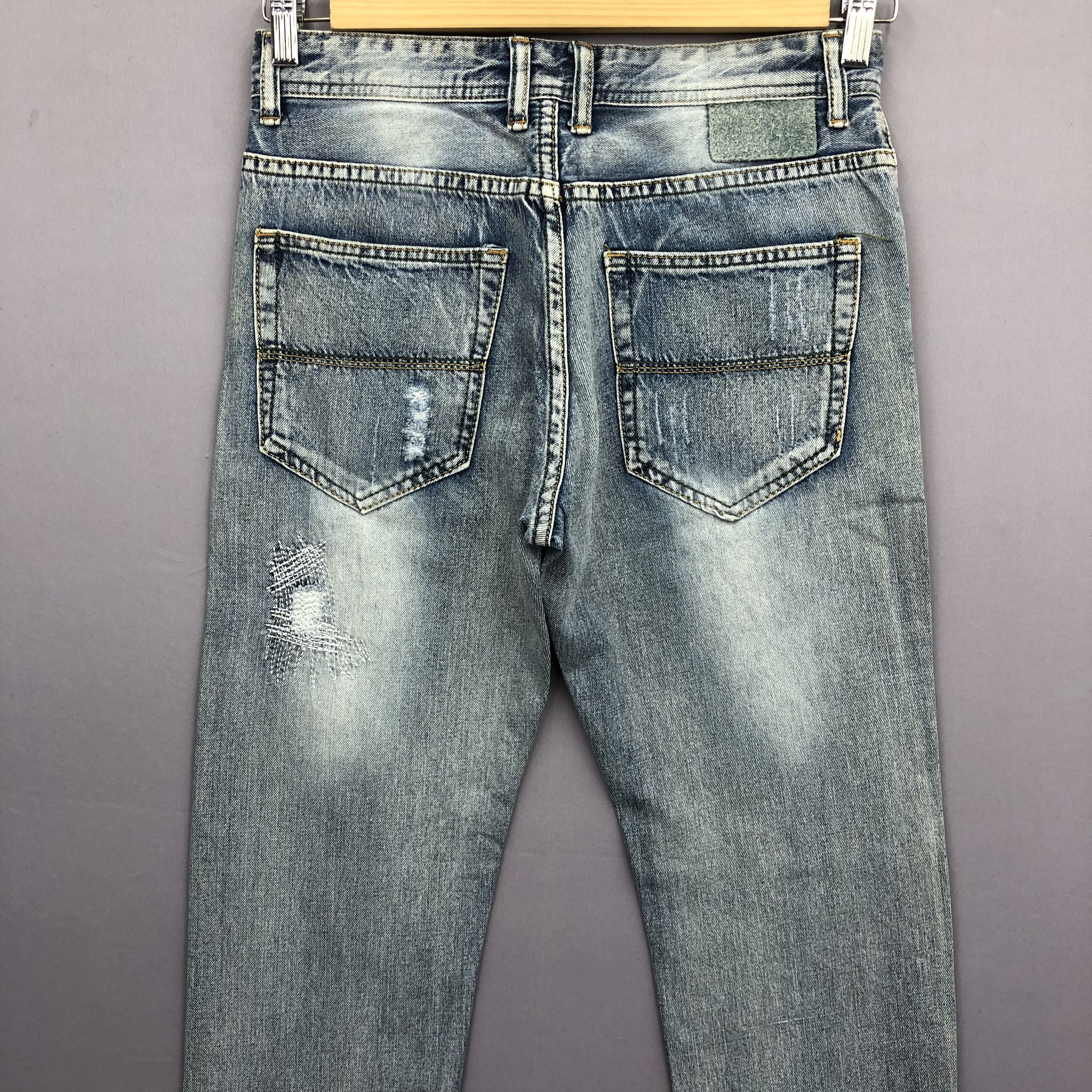 Japanese Brand Vintage Japanese Distressed Faded Light Wash Jeans Denim Size US 30 / EU 46 - 4 Thumbnail