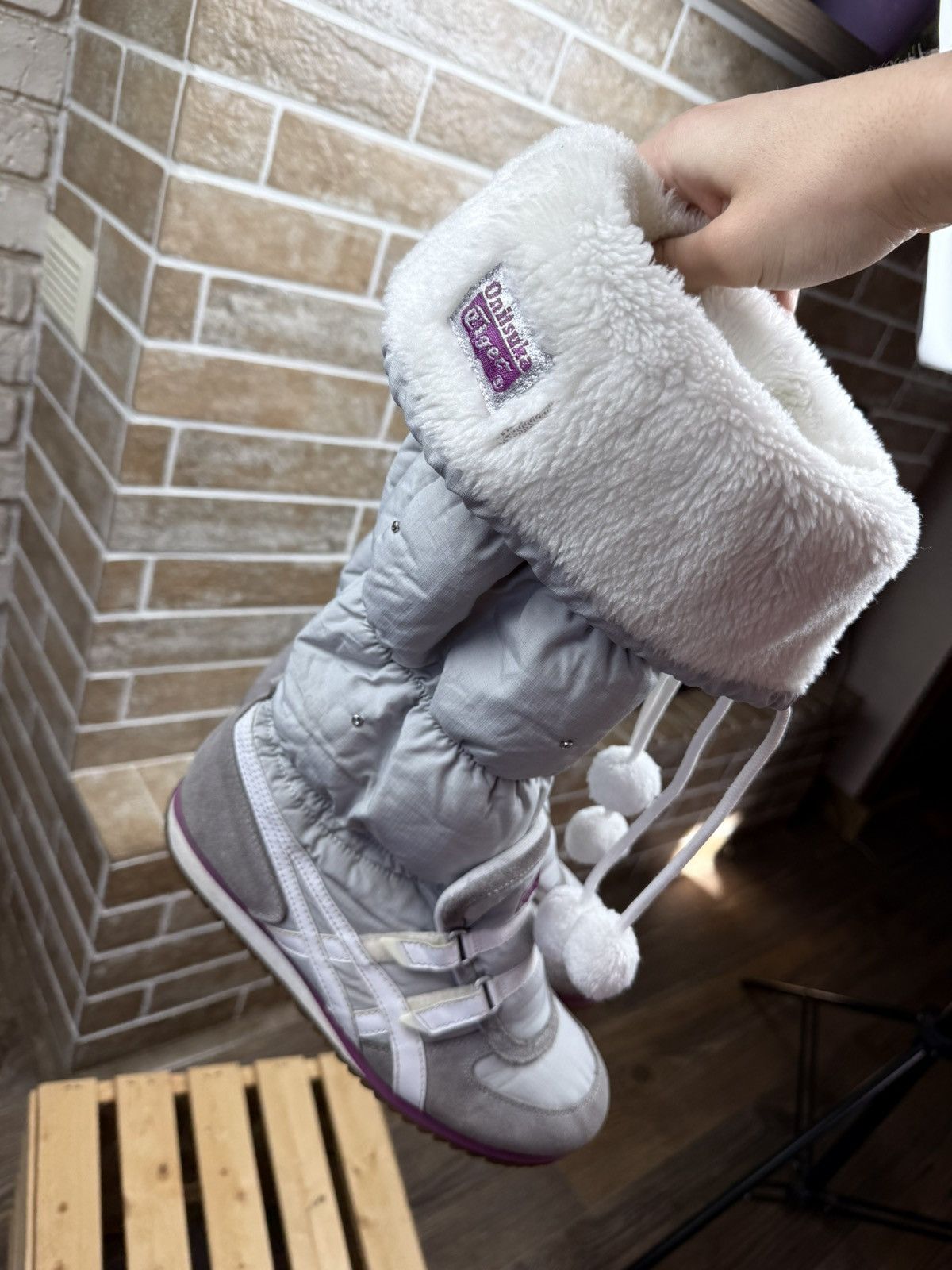 Onitsuka Tiger Womans Asics Onitsuka Tiger Faux Fur Y2K Gray Snow Boots Size US 10 / IT 40 - 12 Thumbnail