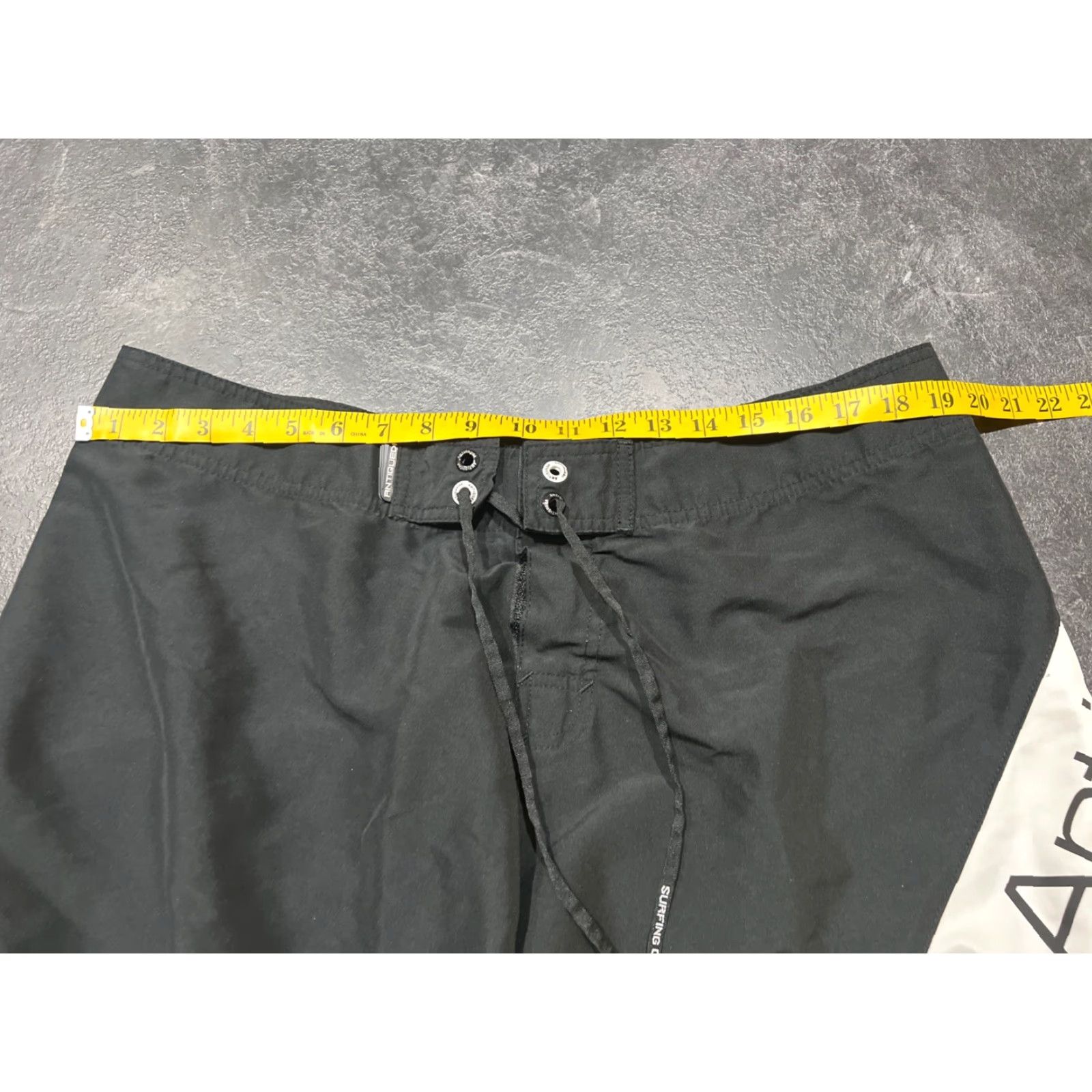 Vintage VINTAGE AntiQueda Board Shorts Men's 38 Surfing Swim Trunks Black Mens Size US 38 / EU 54 - 4 Thumbnail