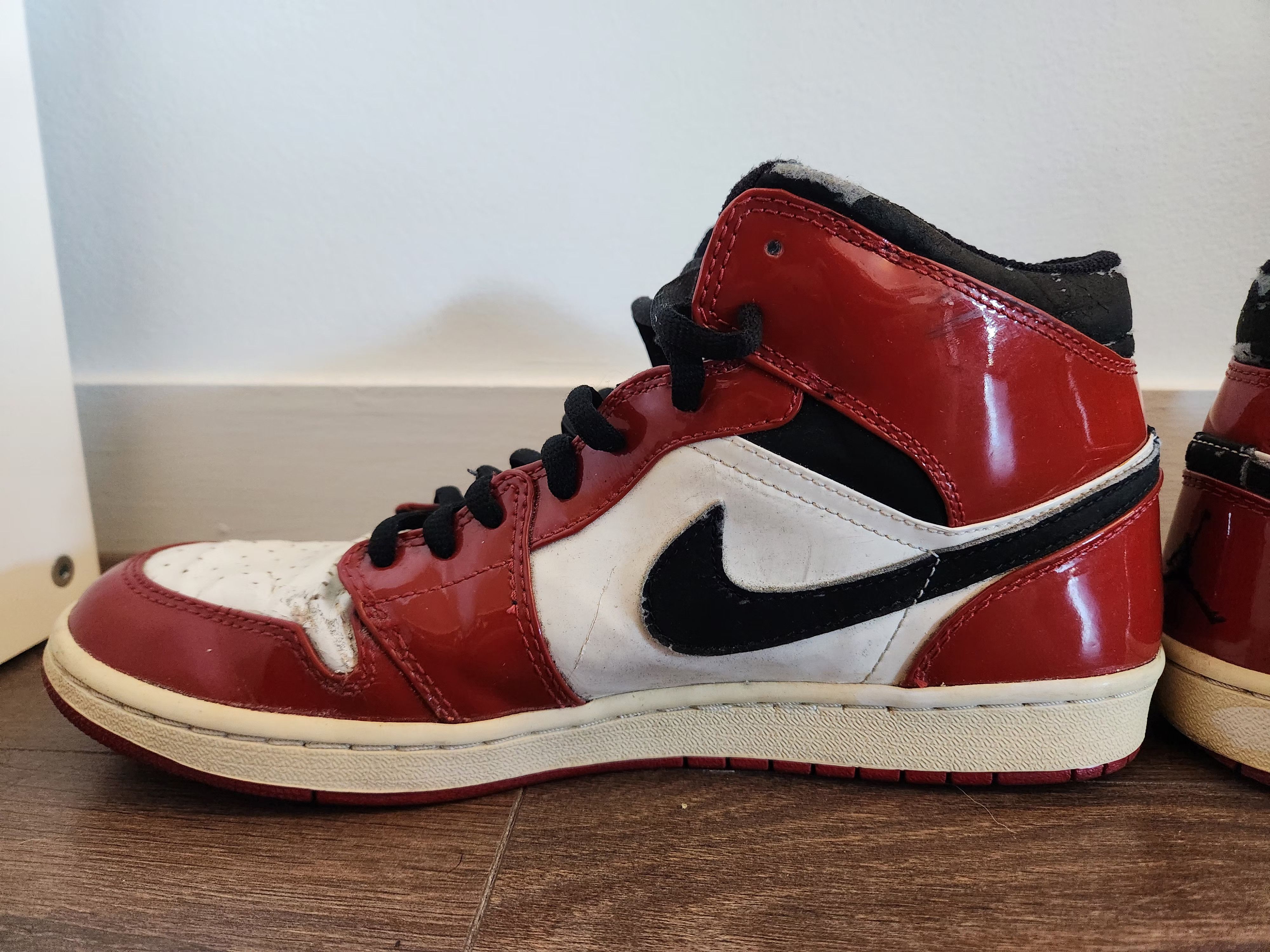 Jordan Brand × Nike 2003 Nike Air Jordan 1 Retro Chicago Patent Leather Size 11 Size US 11 / EU 44 - 5 Thumbnail