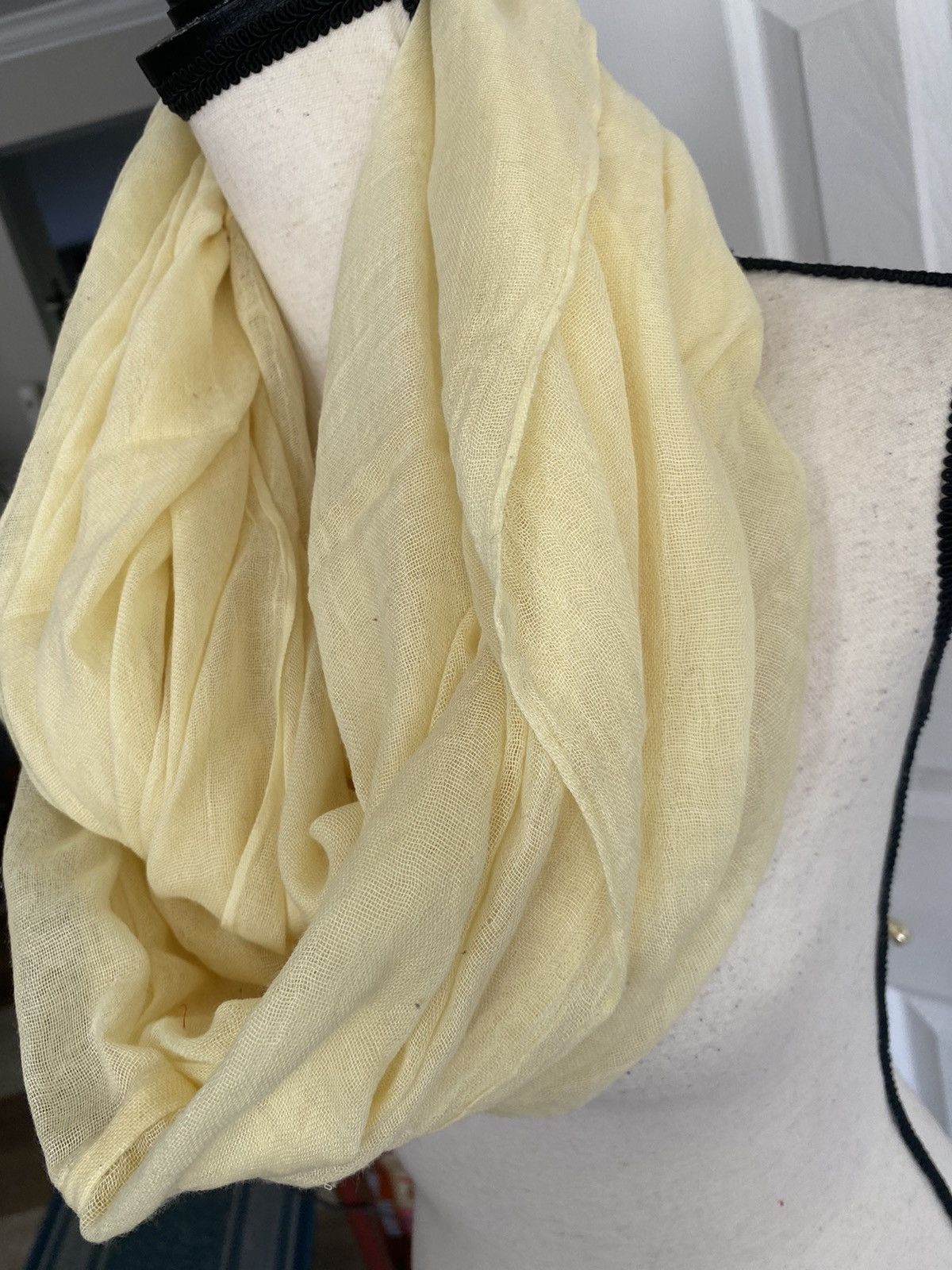 Vintage VINTAGE SOLID YELLOW COTTON PULLOVER SCARF Size ONE SIZE - 8 Thumbnail