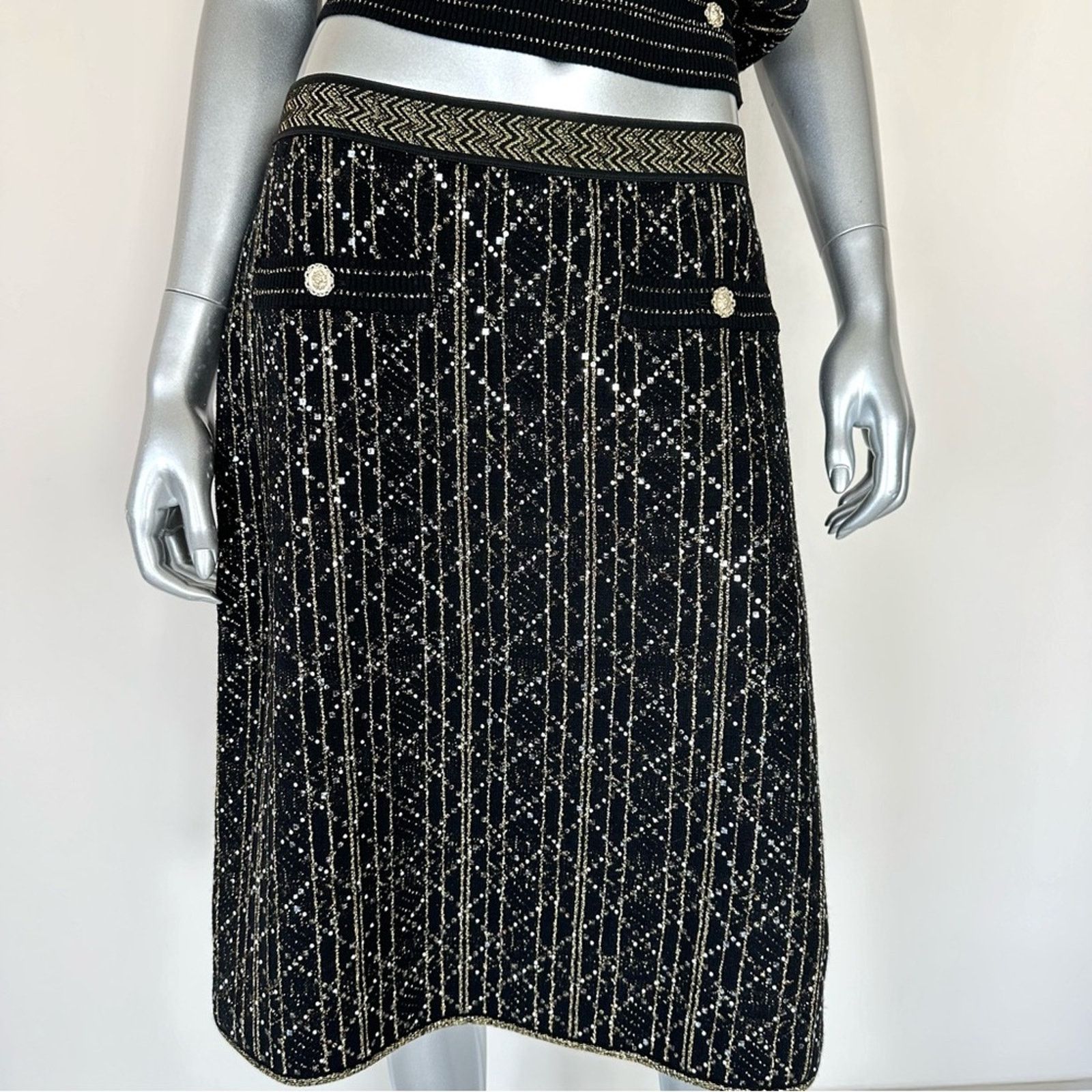 Chanel NWT!!! CHANEL tweed skirt size 44FR or 12US Authentic 3250$ Size 34" / US 12 / IT 48 - 1 Thumbnail