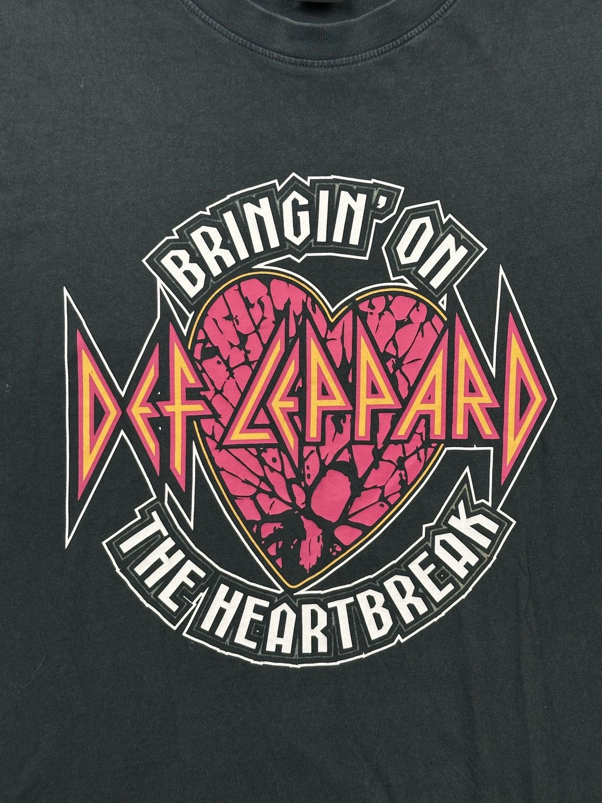 Band Tees Def Leppard "Bringin’ On the Heartbreak" Graphic Tee 2021 Size US M / EU 48-50 / 2 - 4 Thumbnail
