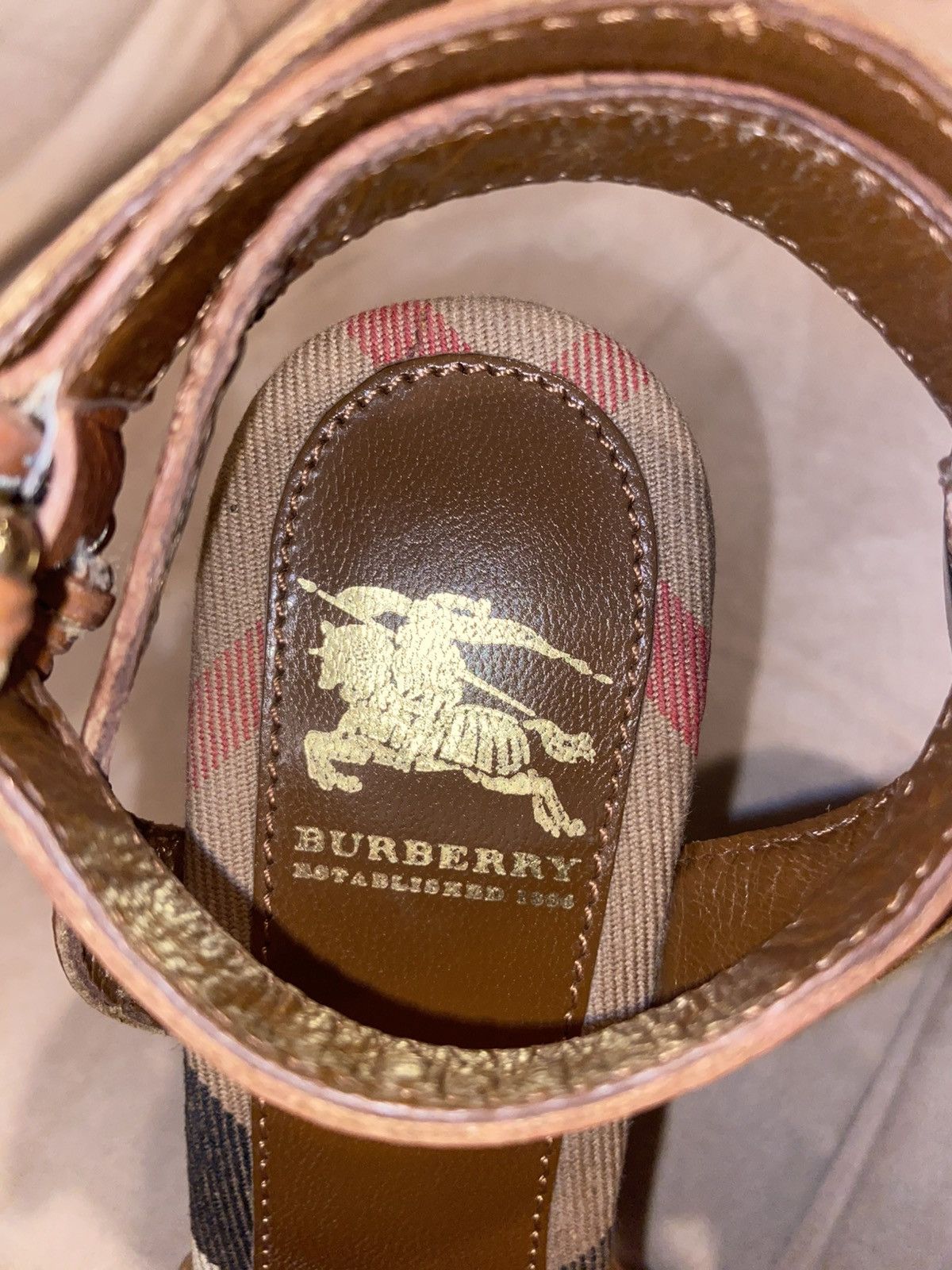 Burberry Burberry Buckled Wooden Heels Size US 5.5 / IT 35.5 - 4 Thumbnail
