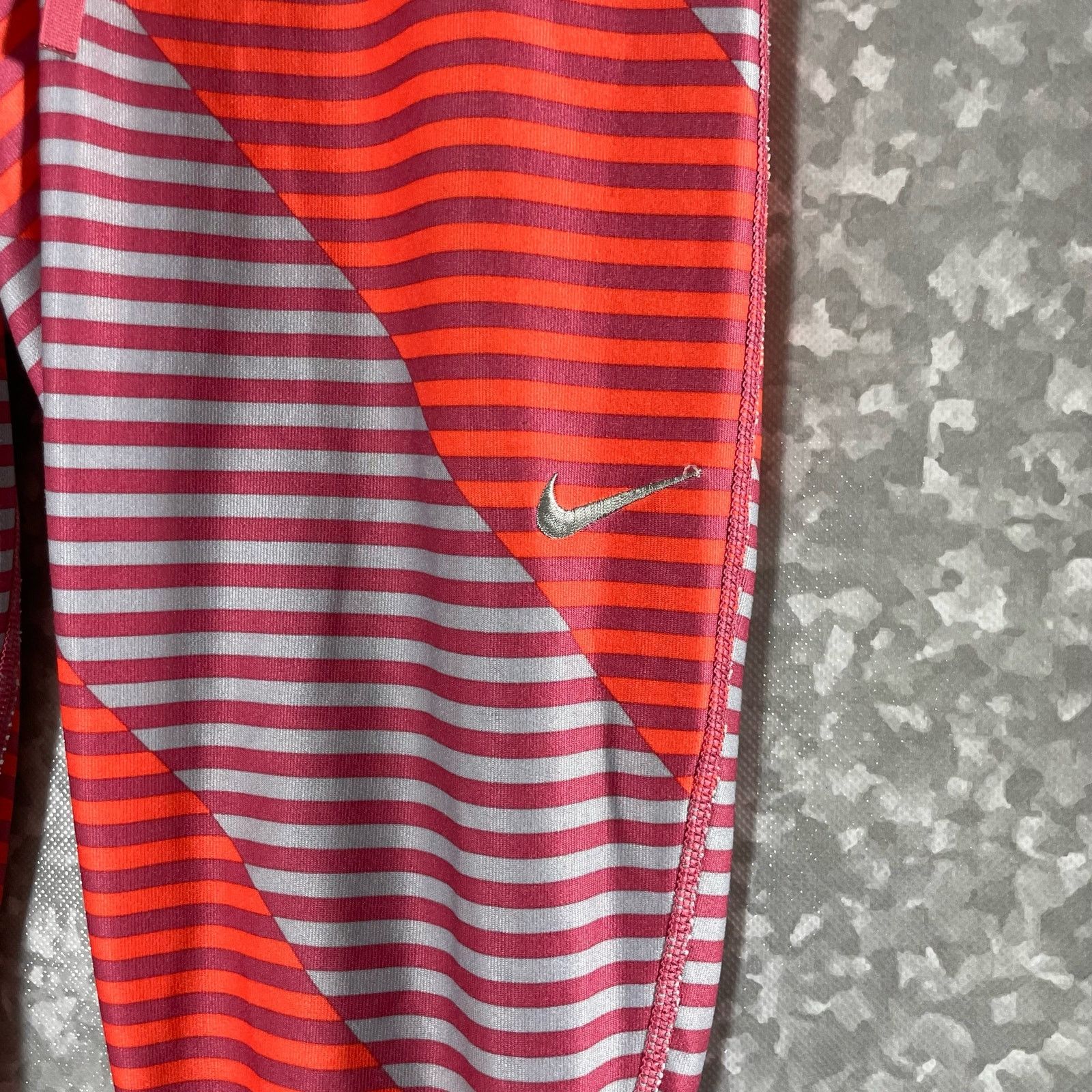 Nike Nike Dri Fit Pink Striped Capri Activewear Leggings - XS Size 23" - 3 Thumbnail