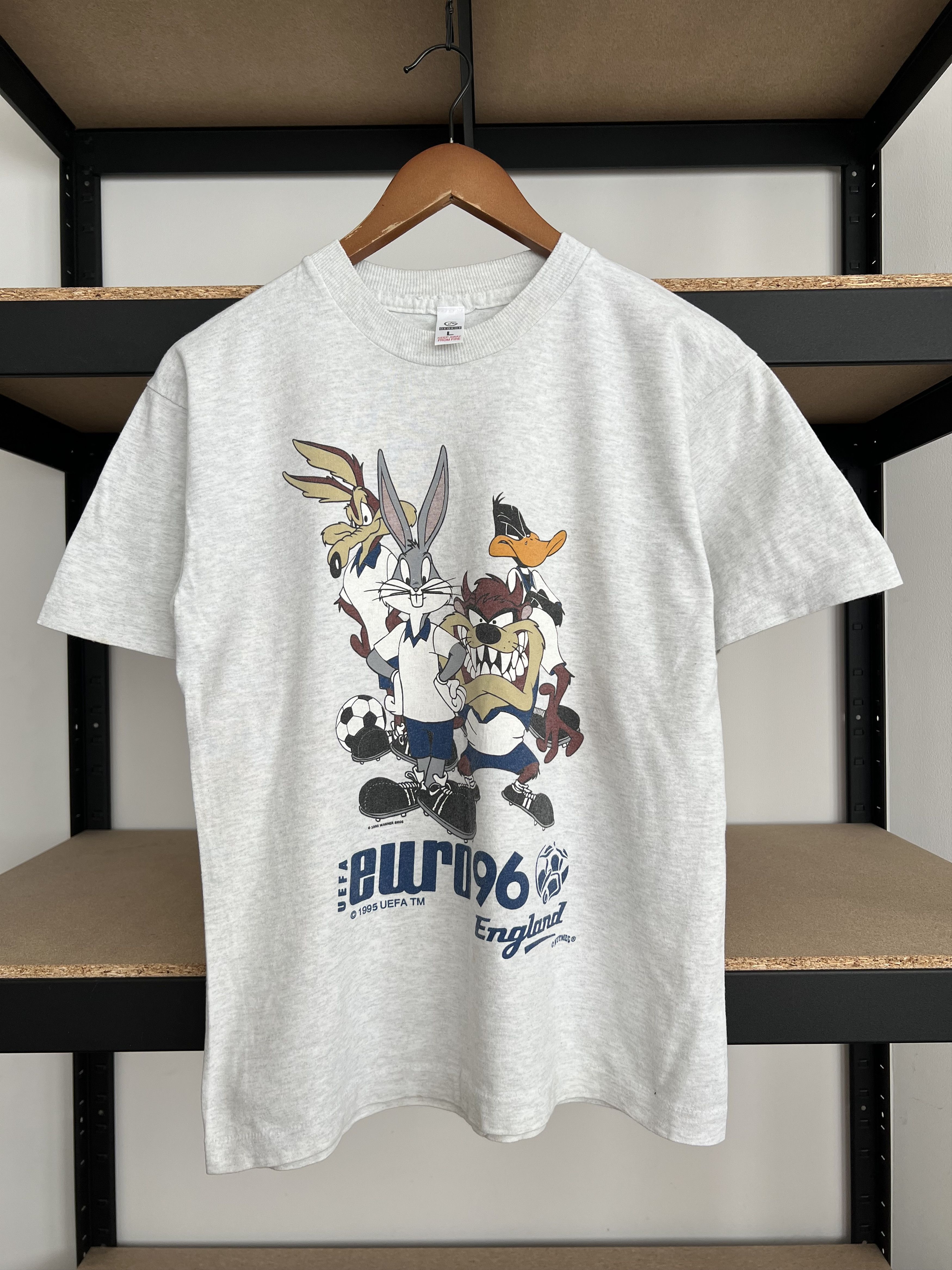 Warner Bros Vintage 1995 Warner Bros Euro 96 England Nutmeg Taz T-shirt Size US S / EU 44-46 / 1 - 1 Thumbnail