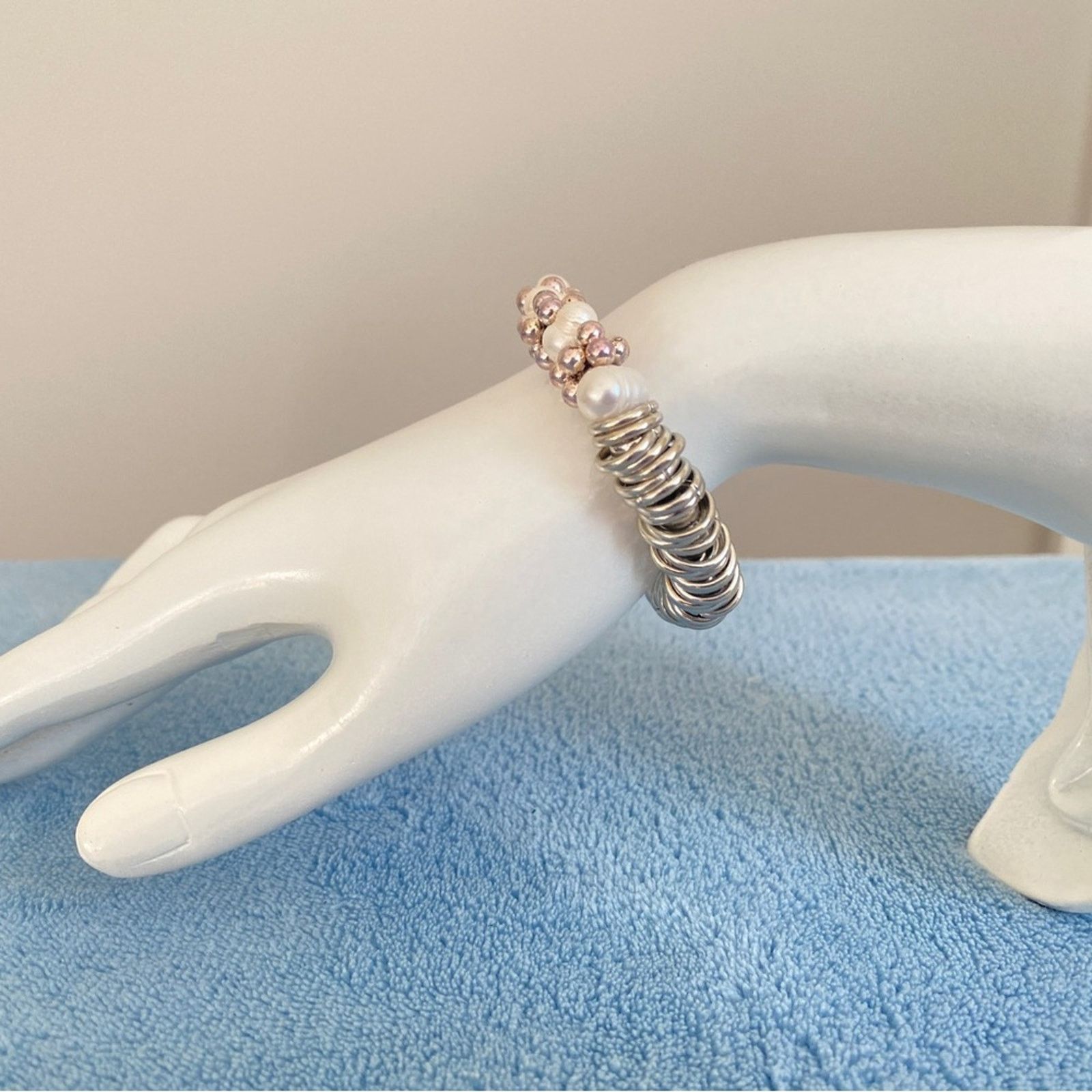 Other Silvertone and Faux Pearl Stretch Bracelet Size ONE SIZE - 7 Thumbnail