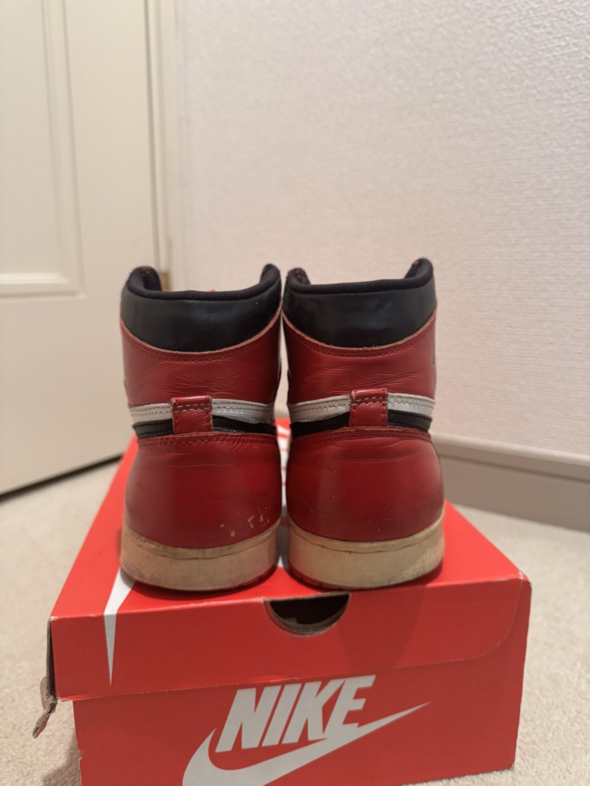 Jordan Brand very rare Nike Air Jordan 1 Retro High "Chicago" (1994) Size US 10 / EU 43 - 3 Thumbnail