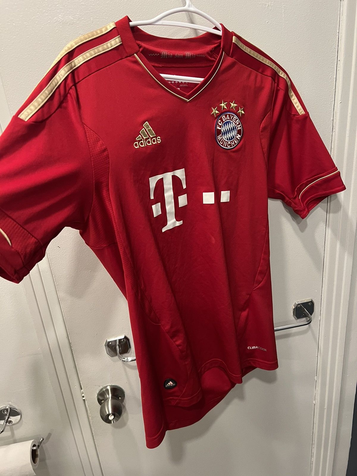Adidas BAYERN MUNICH 2011 2012 HOME FOOTBALL SHIRT SOCCER JERSEY Size US S / EU 44-46 / 1 - 2 Thumbnail