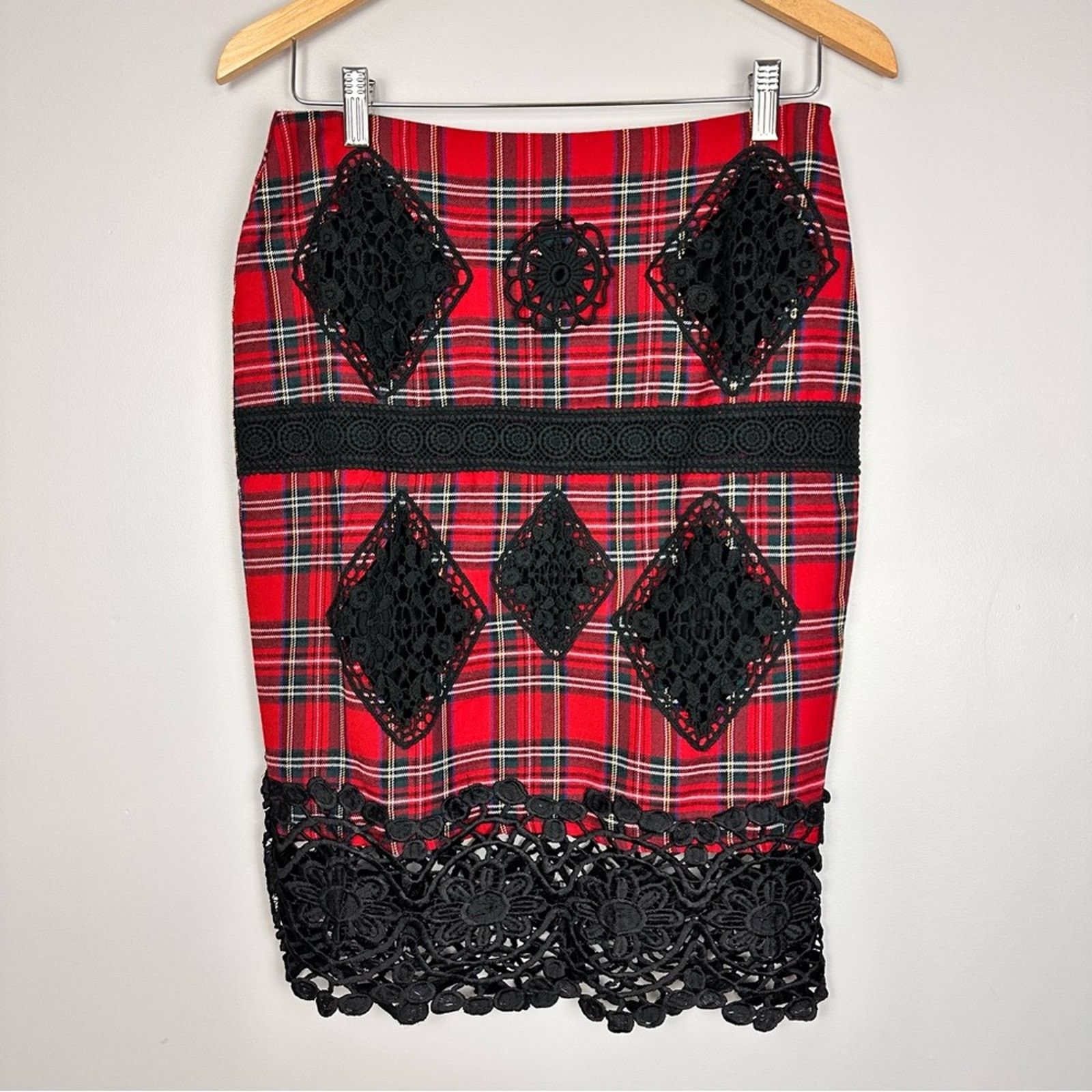 Other Endless Rose Red Plaid Pencil Skirt Crochet Appliqué Medium Size 28" / US 6 / IT 42 - 2 Thumbnail