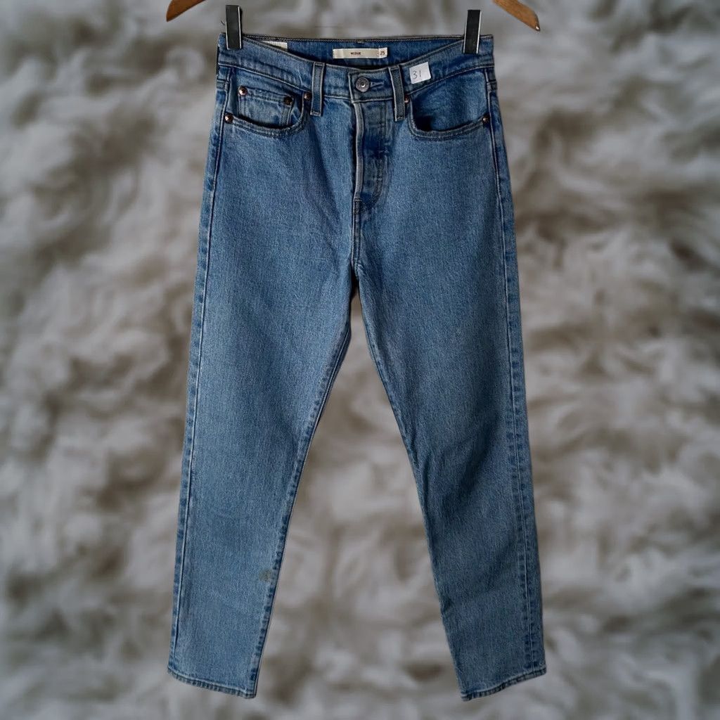 Vintage Levis Premium Wedgie Straight Jeans Womens 25 Medium Wash Blue 22861-0098 Size 42" / US 20 - 1 Thumbnail
