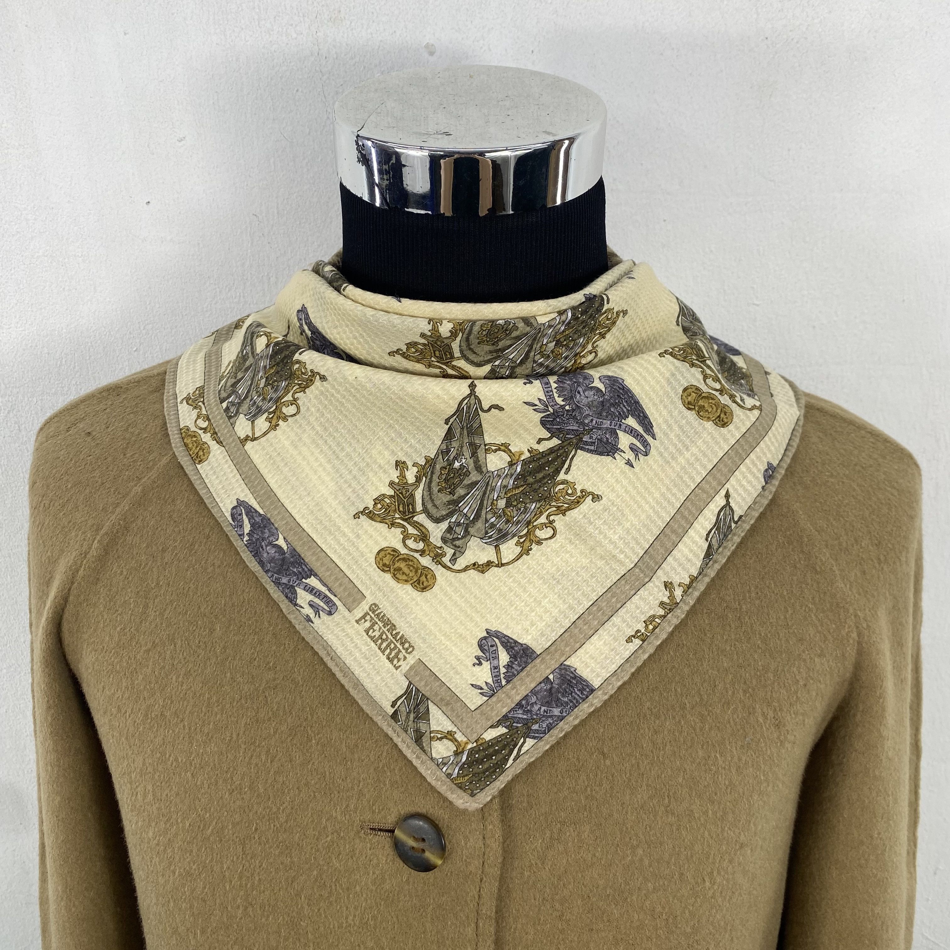 Gianfranco Ferre × Vintage Vintage Gianfranco Ferre Handkerchief Neckerchief H478Q Size ONE SIZE - 1 Thumbnail