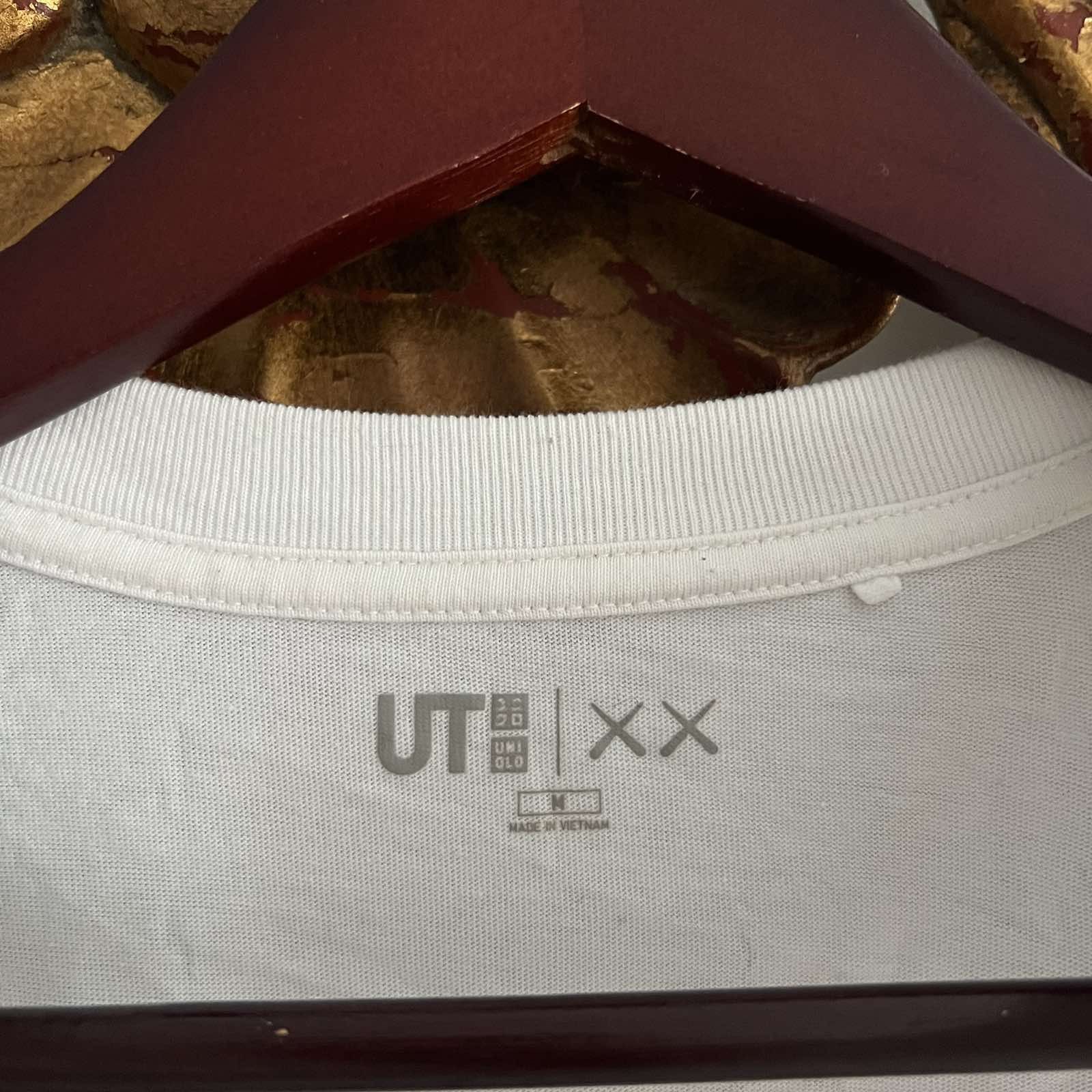 Kaws Kaws Uniqlo White T Shirt Sz M Size US M / EU 48-50 / 2 - 4 Thumbnail