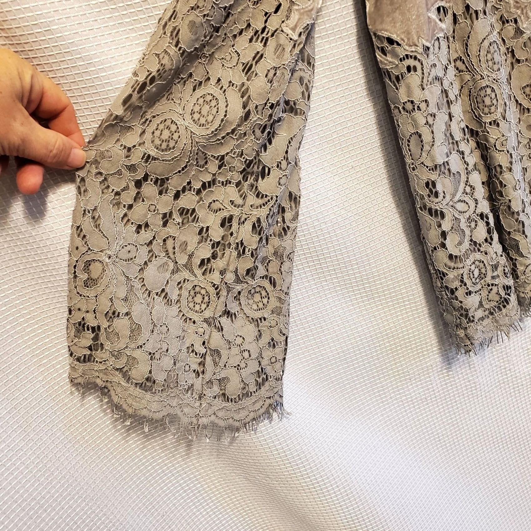 Vintage Sundance Blouse Shirt Women S Gray Crushed Velvet Lace Bell Sleeve Lined Floral Round Neck Pullover Bohemian Holiday Evening Party Wedding" Size S / US 4 / IT 40 - 2 Thumbnail