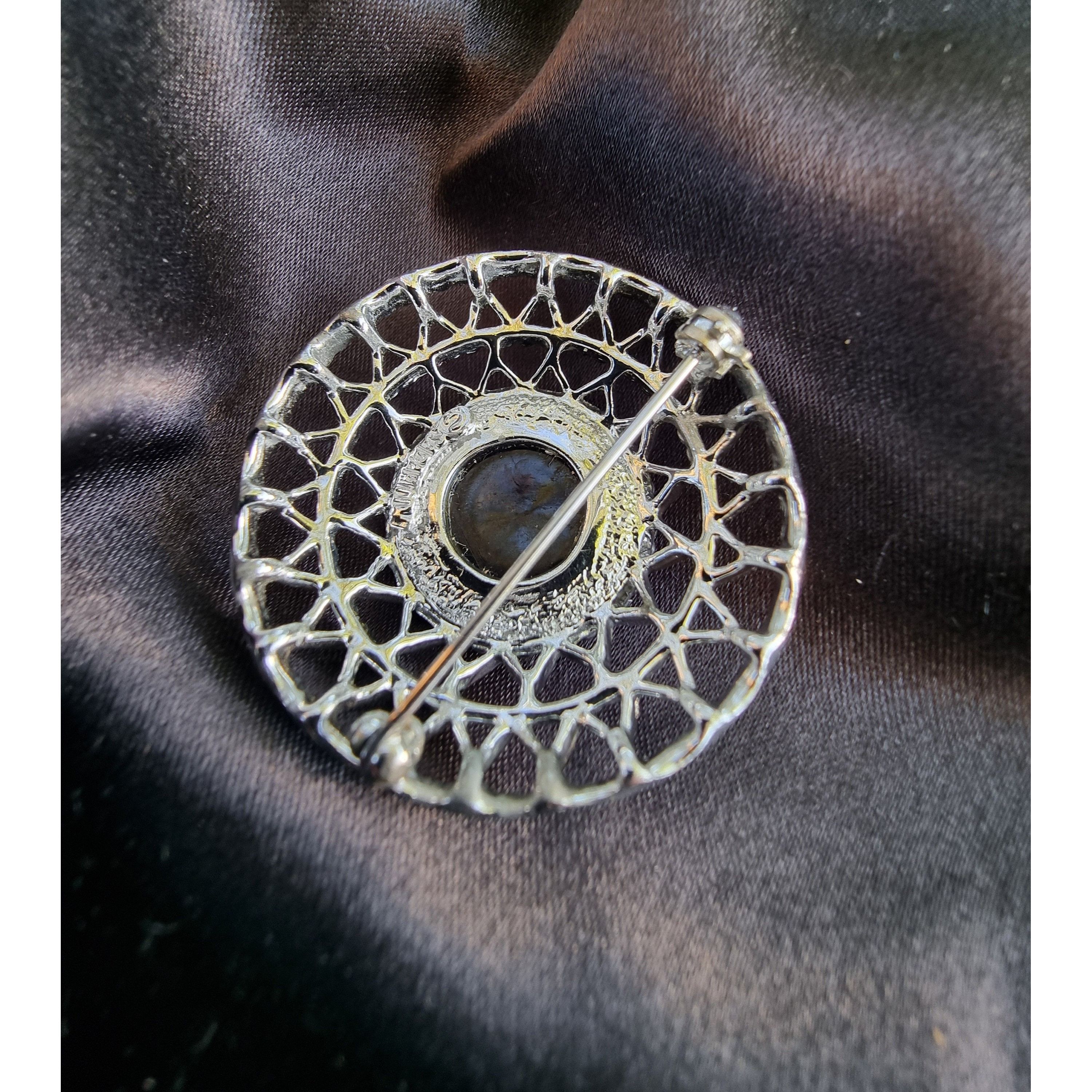 Vintage Vintage SARAH COVENTRY Signed Round Brooch Pin Black And Sil Size ONE SIZE - 5 Thumbnail