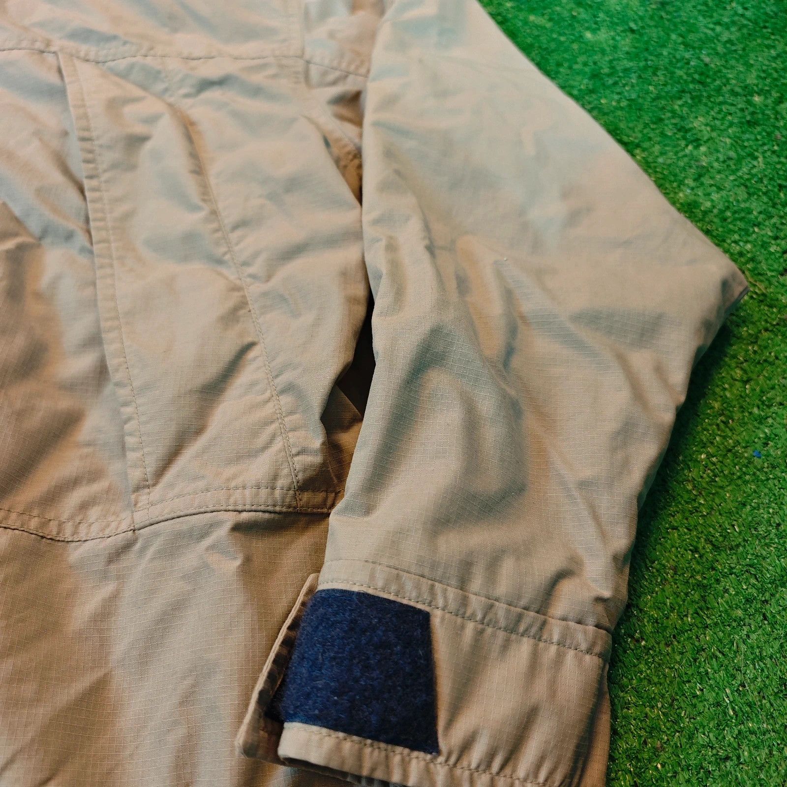 Helly Hansen Vintage Helly Hansen Jacket Mens Small Full zip beige 90s Size US S / EU 44-46 / 1 - 6 Thumbnail
