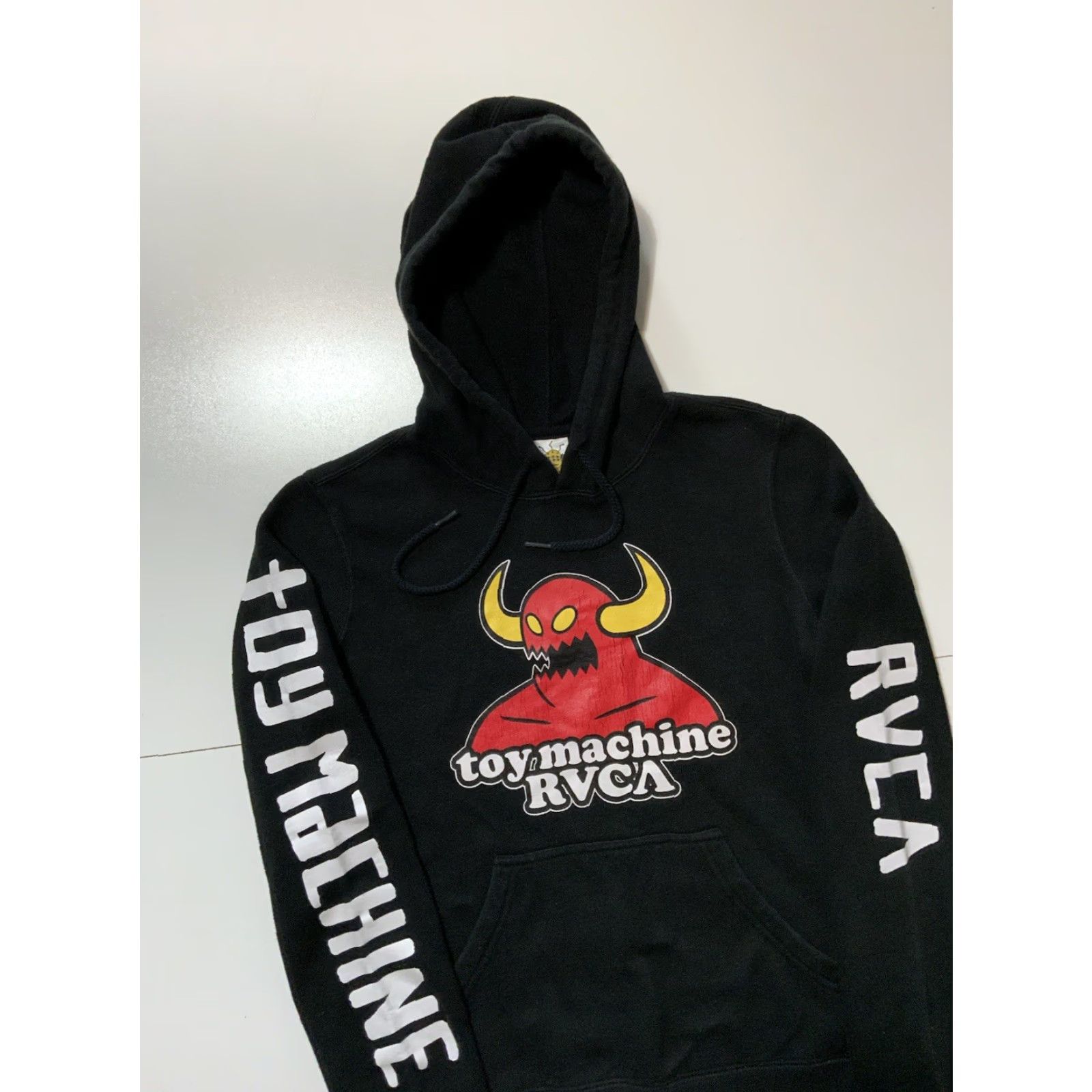 RVCA VINTAGE RVCA X Toy Machine Monster Skateboarding Graphic Black Pullover Hoodie XS Mens Size US XS / EU 42 / 0 - 3 Thumbnail