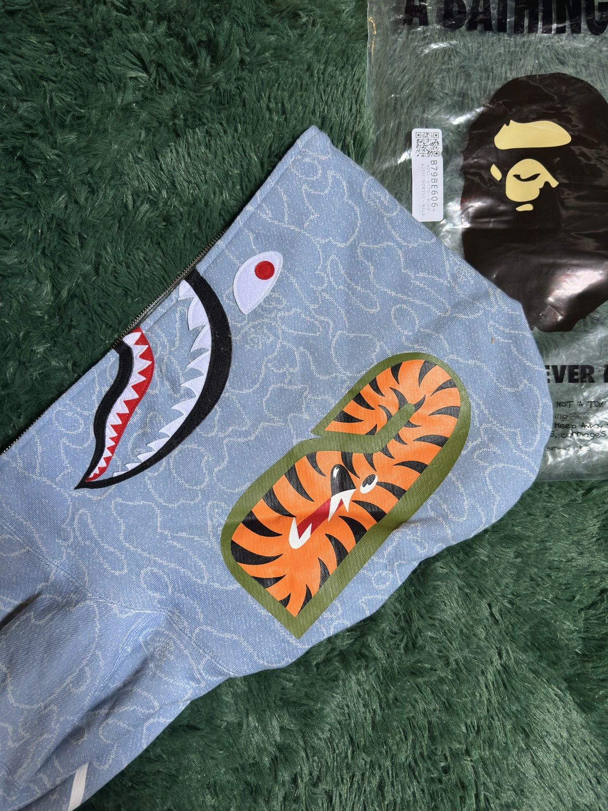 Bape × October's Very Own OVO x BAPE Camo Shark Full-Zip Hoodie Size US XL / EU 56 / 4 - 6 Thumbnail