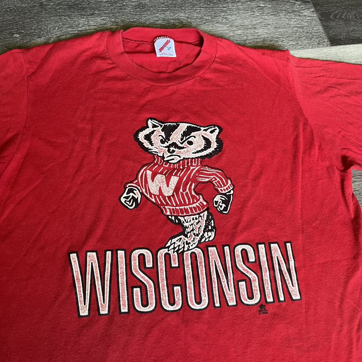Vintage Vintage 1990s Wisconsin Badgers College Graphic Logo T Shirt Size US L / EU 52-54 / 3 - 2 Thumbnail