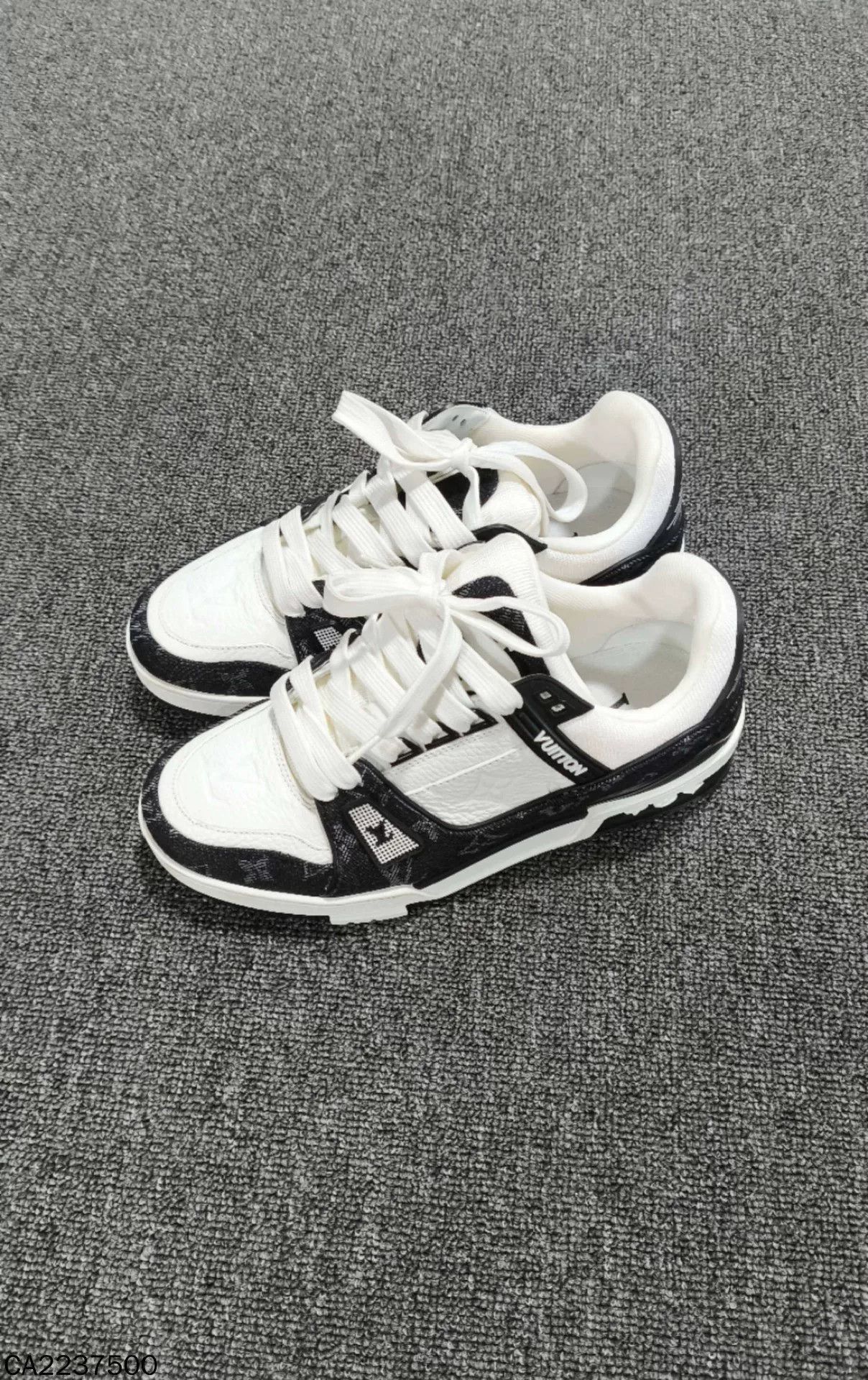 Louis Vuitton Louis Vuitton Monogram Trainer Sneakers Size US 6 / IT 36 - 1 Thumbnail