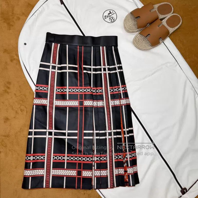Hermes Hermes Black and Red Leather Pleated Skirt Size 42" / US 20 - 2 Thumbnail