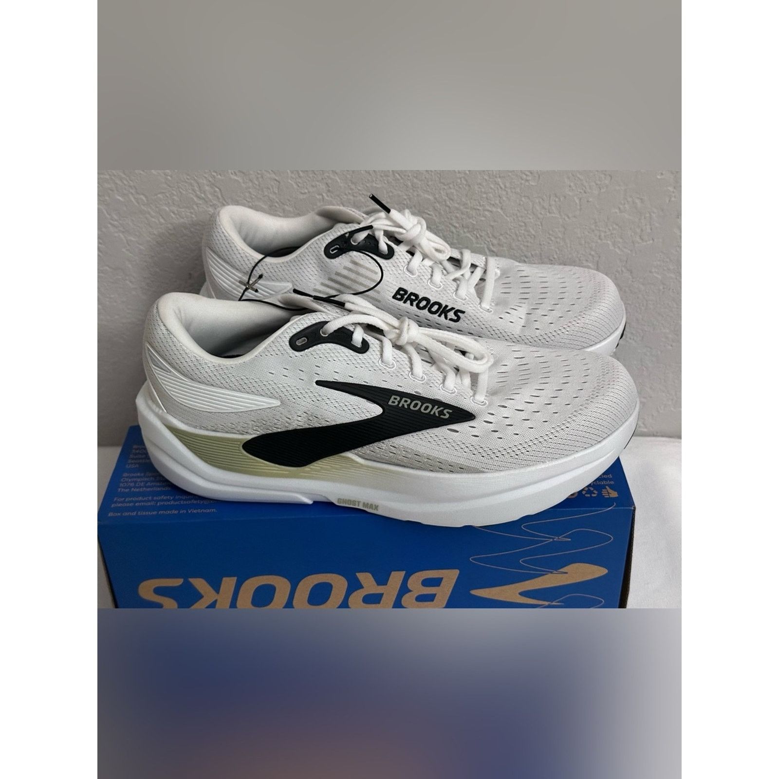 Brooks Brooks Men’s Ghost Max 3 Running Shoes Size 11 Bright White Size US 11 / EU 44 - 1 Thumbnail