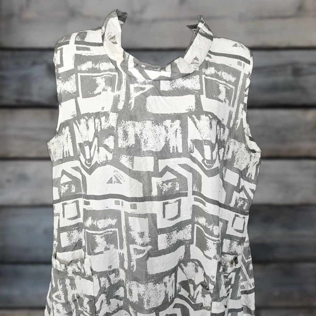 Vintage Shana Blouse Shirt Sleeveless Pockets Gray XL Womens Top Rayon Nylon Blend 27" Length 22" Width Size XL / US 12-14 / IT 48-50 - 1 Thumbnail