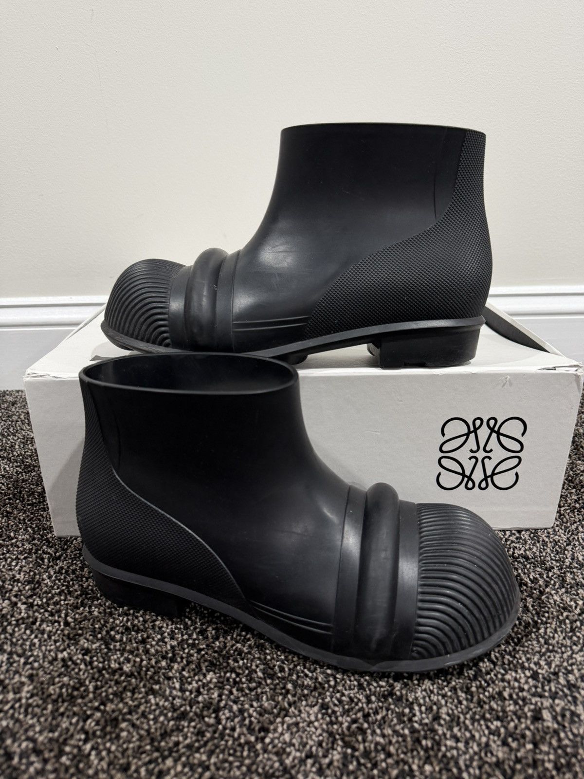 LOEWE FW22 Rubber Rain Ankle Round Toe Black Boots