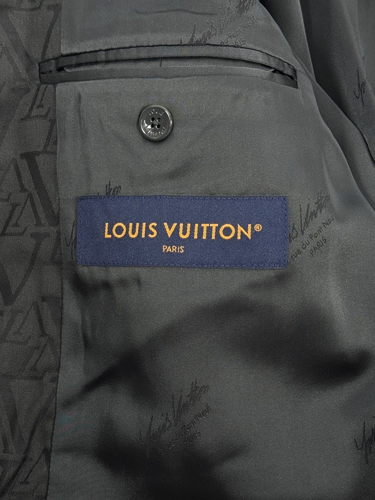 Louis Vuitton LOGO PRINT ZIP UP LIGHT JACKET Size US XL / EU 56 / 4 - 4 Thumbnail
