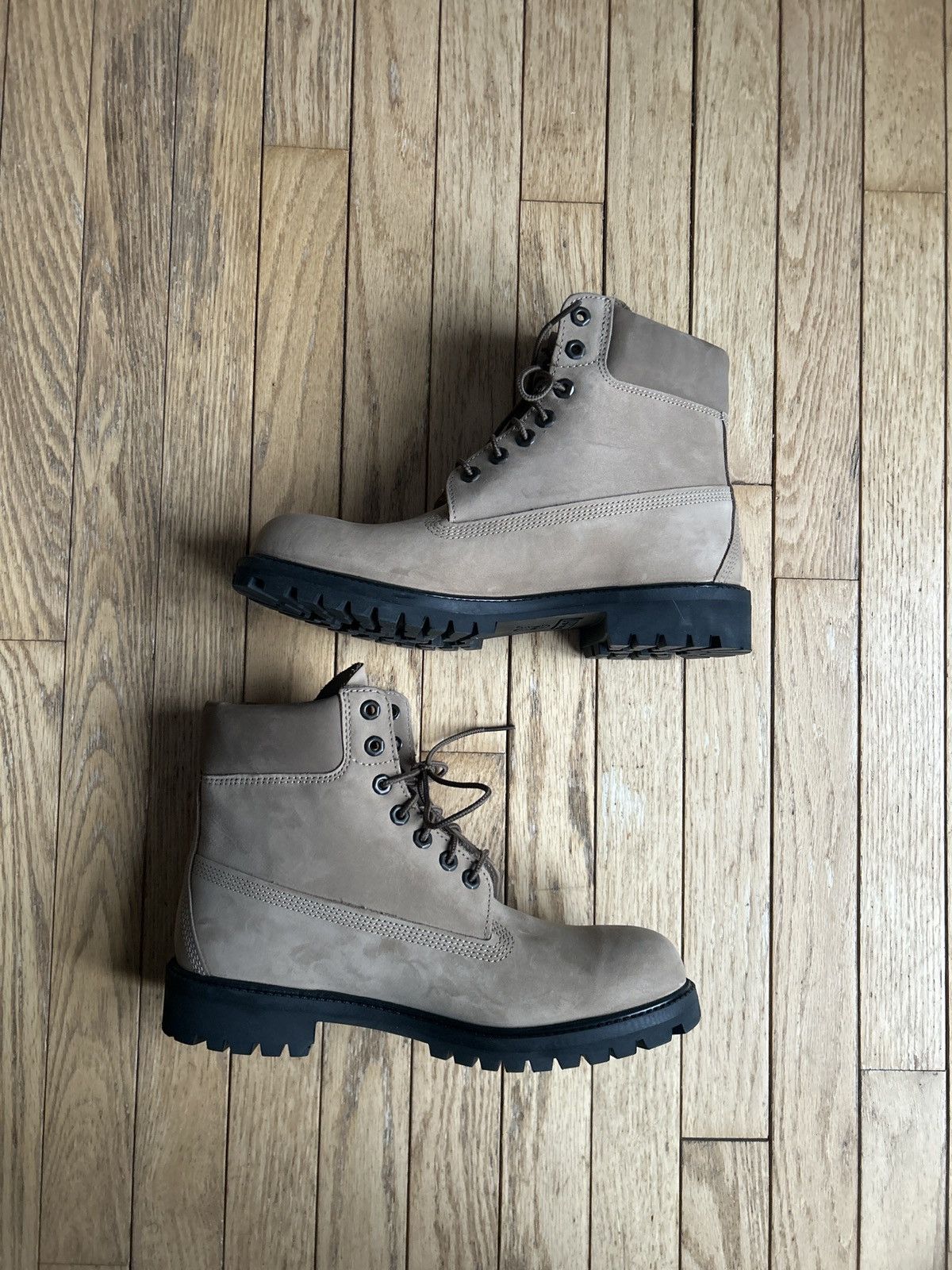 Timberland Timberland 6inch boots Size US 10 / EU 43 - 2 Thumbnail