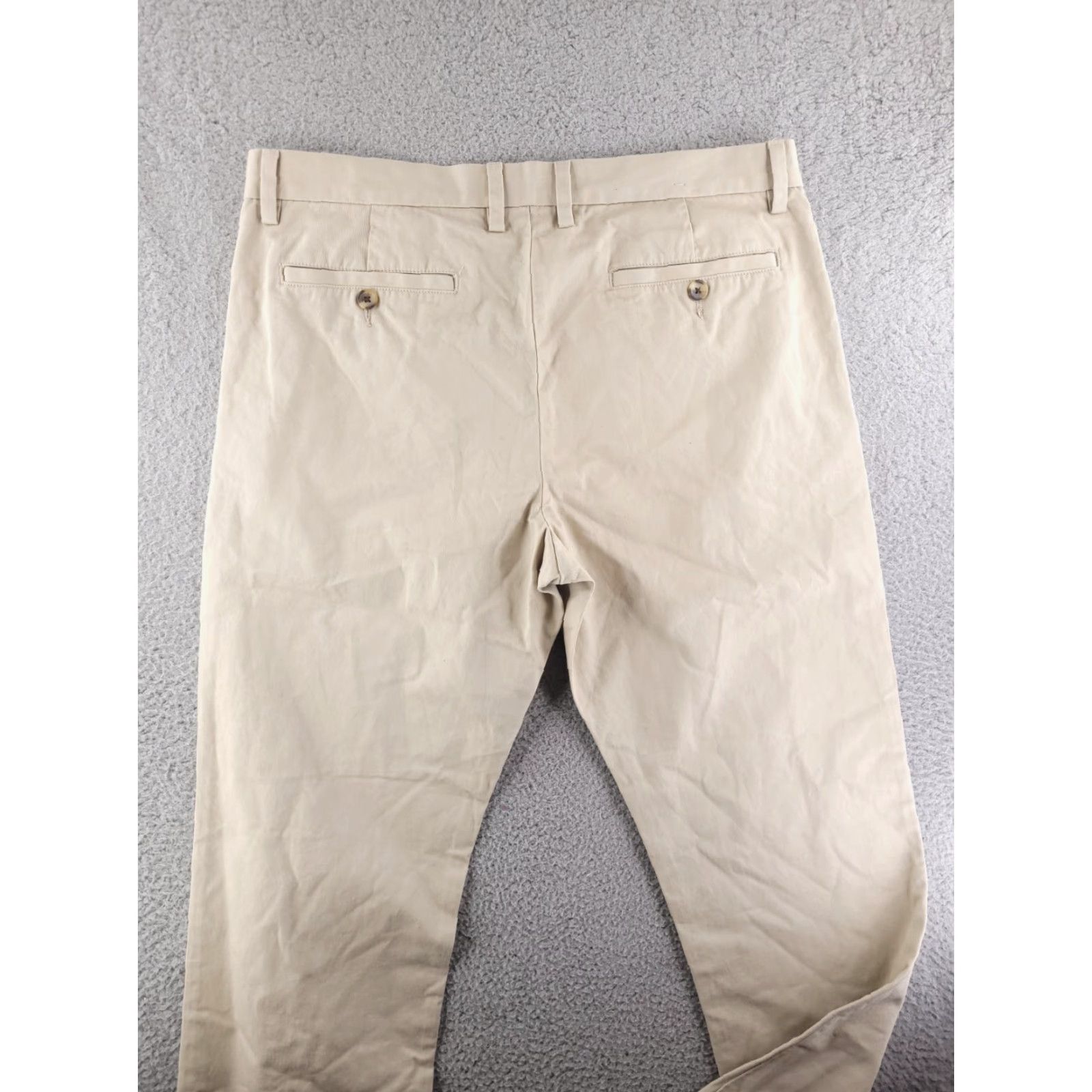 Old Navy Old Navy Pants Mens 36x33 Chino Beige Relaxed Straight Fit Pants Mens 36 Beige Chino Relaxed Straight 36 x 33 Mens Size US 36 / EU 52 - 4 Thumbnail