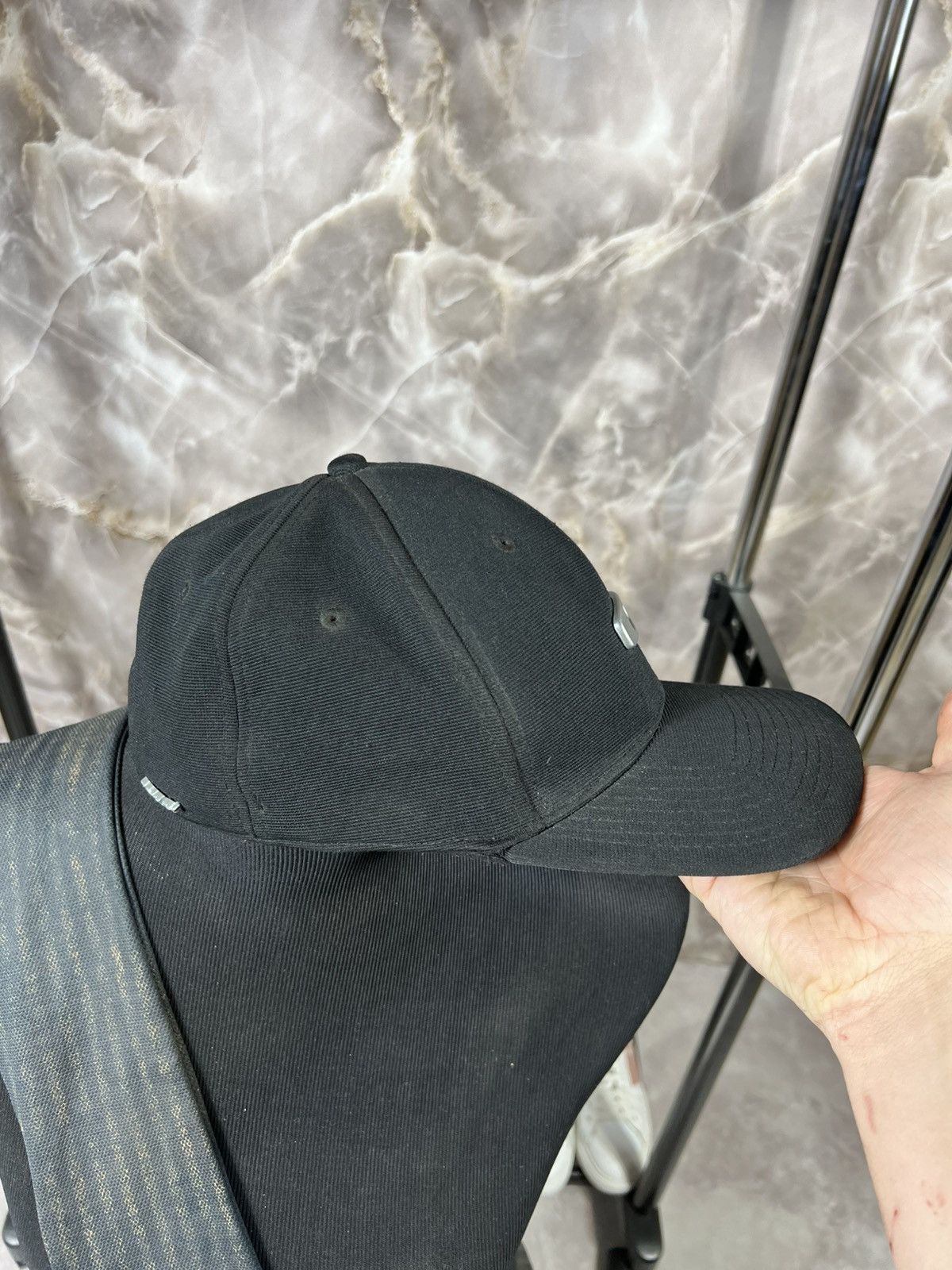 Vintage Vintage Oakley Black Faded Y2k Cap Size ONE SIZE - 3 Thumbnail
