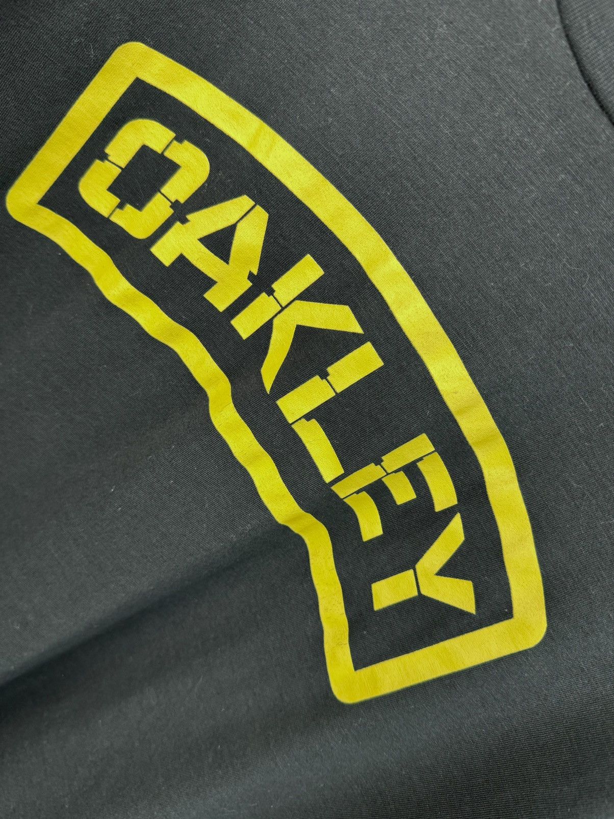 Oakley Oakley tee t-shirt vintage big logo size XL Size US XL / EU 56 / 4 - 8 Thumbnail